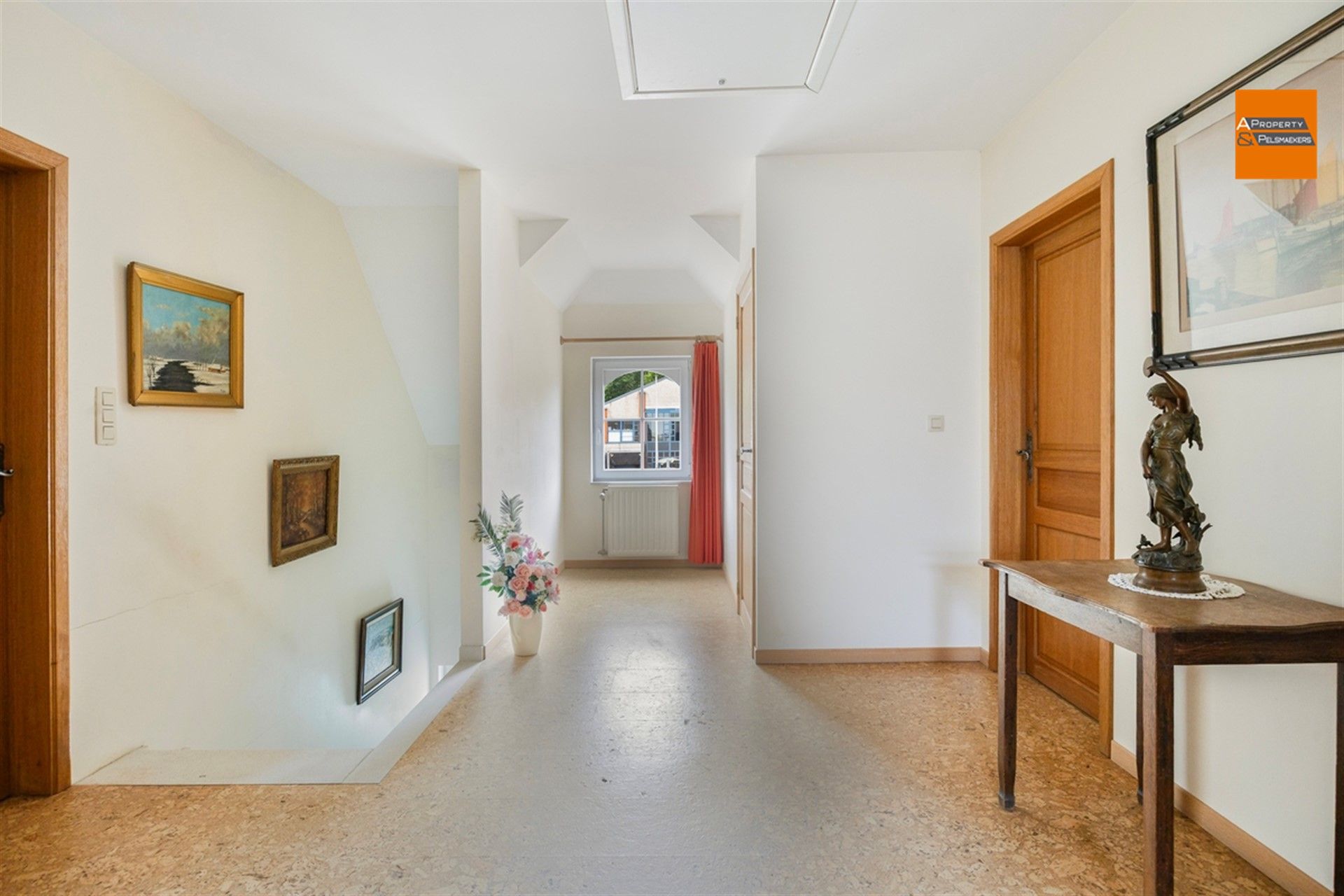 Ruime villa foto 17