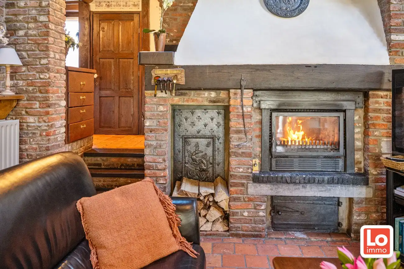 VERKOCHT! Charmante alleenstaande woning met inpandige dubbele garage en grote tuin met aanpalend bos (1ha) op een rustige locatie nabij het centrum van Wachtebeke! foto 8