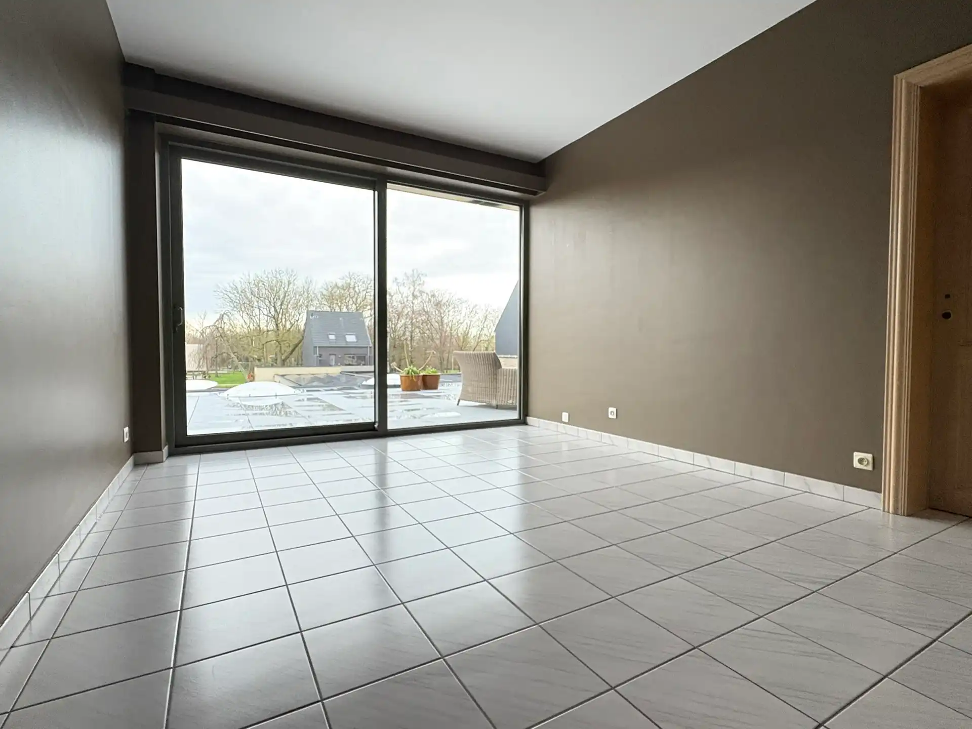 Ruim tweeslaapkamer appartement te huur in hartje Deinze foto 5