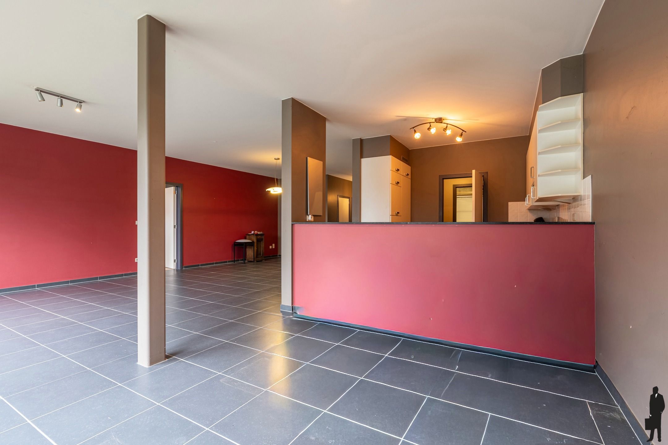 Welgelegen ruim GLVL app met 2 slpks, 2 badks, garage & tuin foto 6