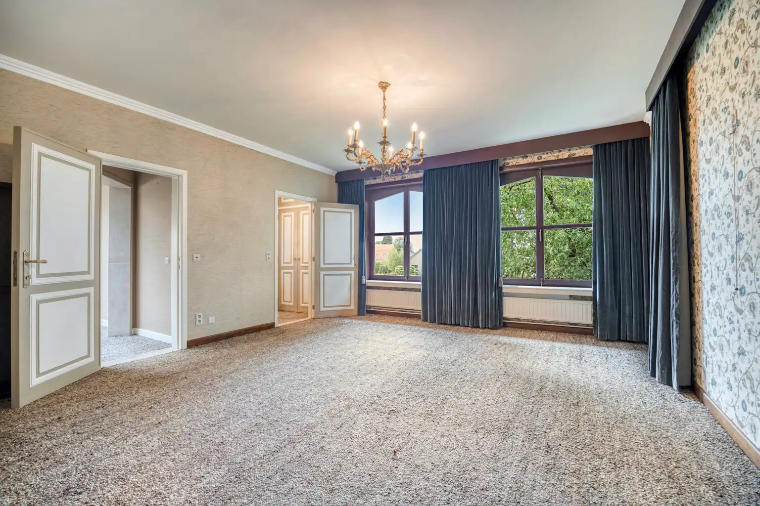 STATIGE VILLA VOOR PRIVE OF VRIJ BEROEP MET RUIME TUIN   foto 16