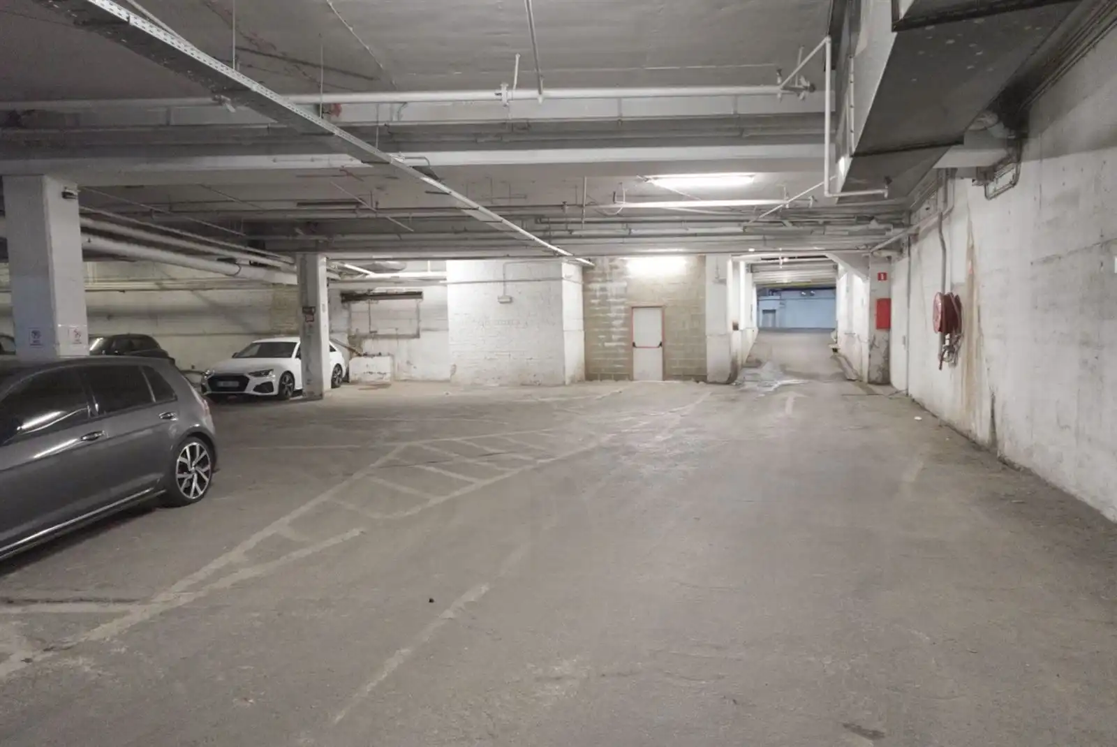 3 garages te koop in Anderlecht foto 3