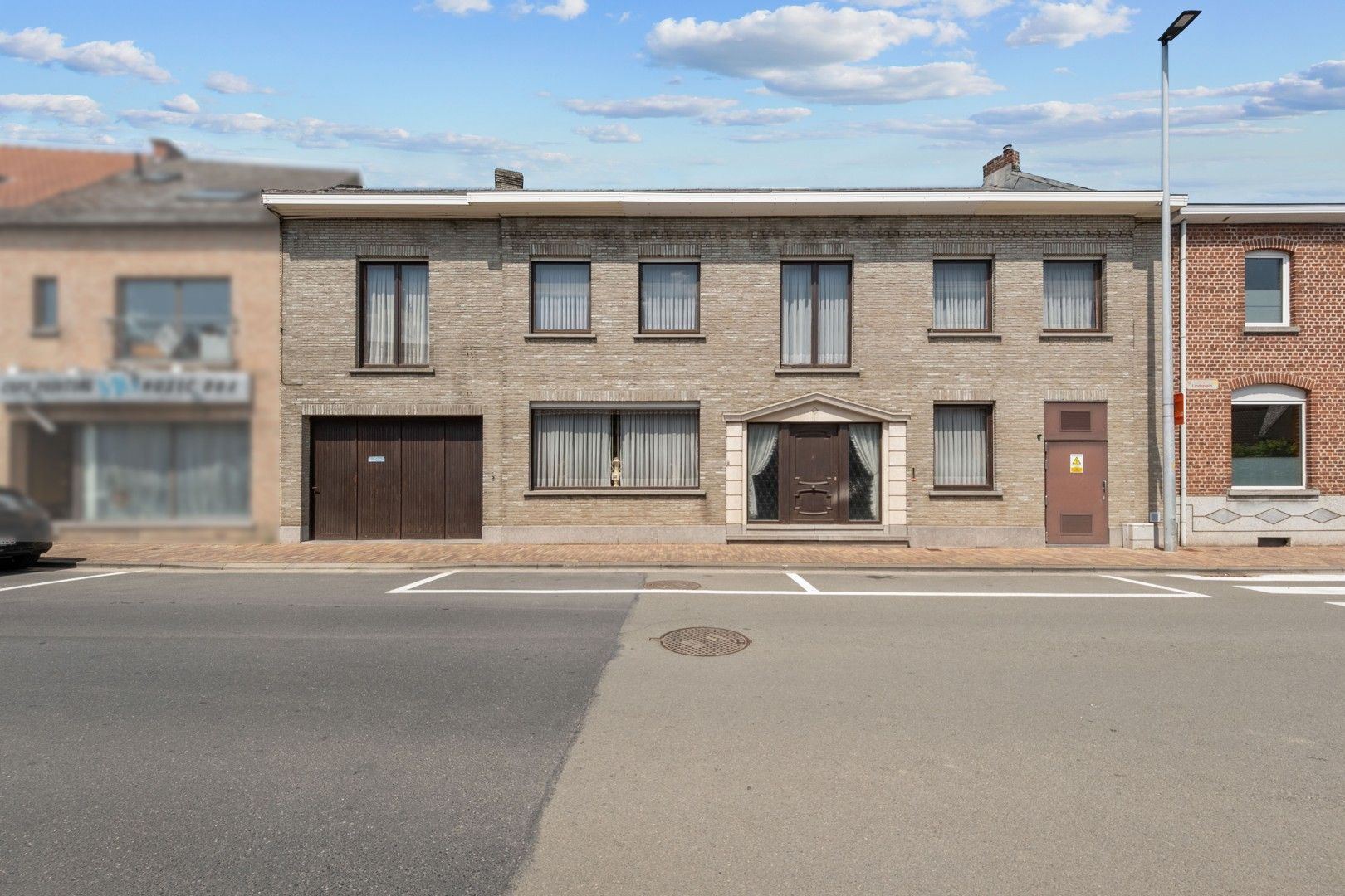 Riante burgerwoning met 5 slaapkamers en atelier te Nederbrakel foto {{pictureIndex}}