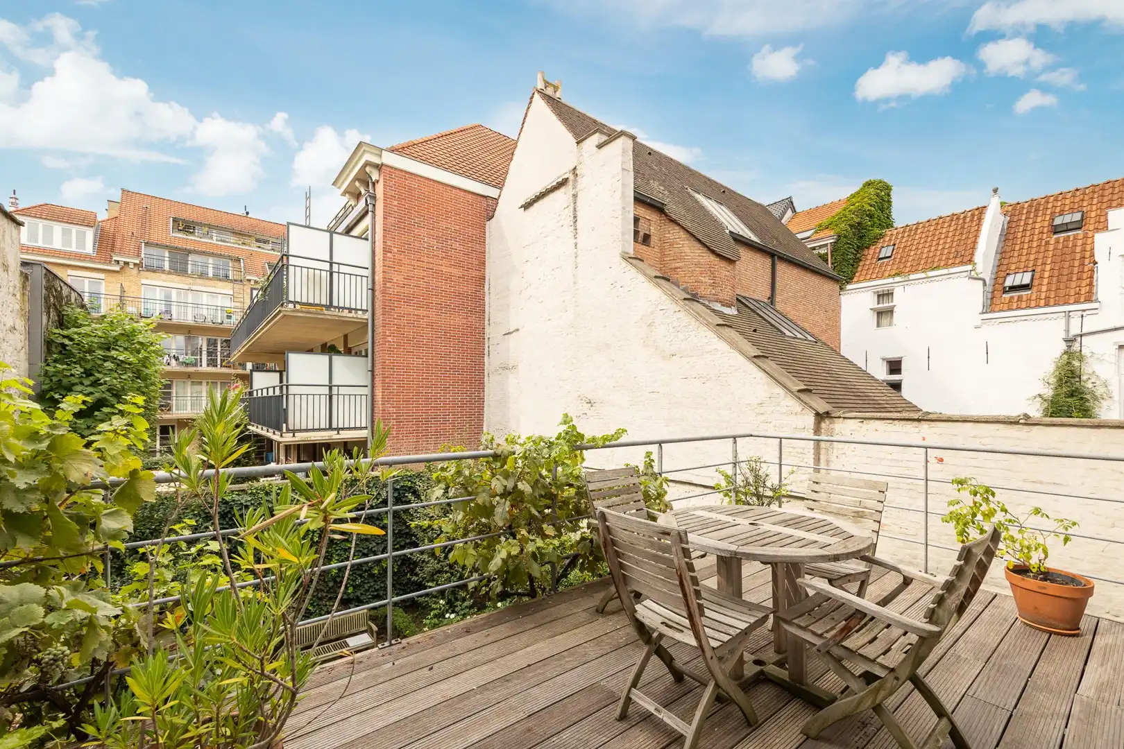 TRAPGEVELWONING MET TUIN foto 6