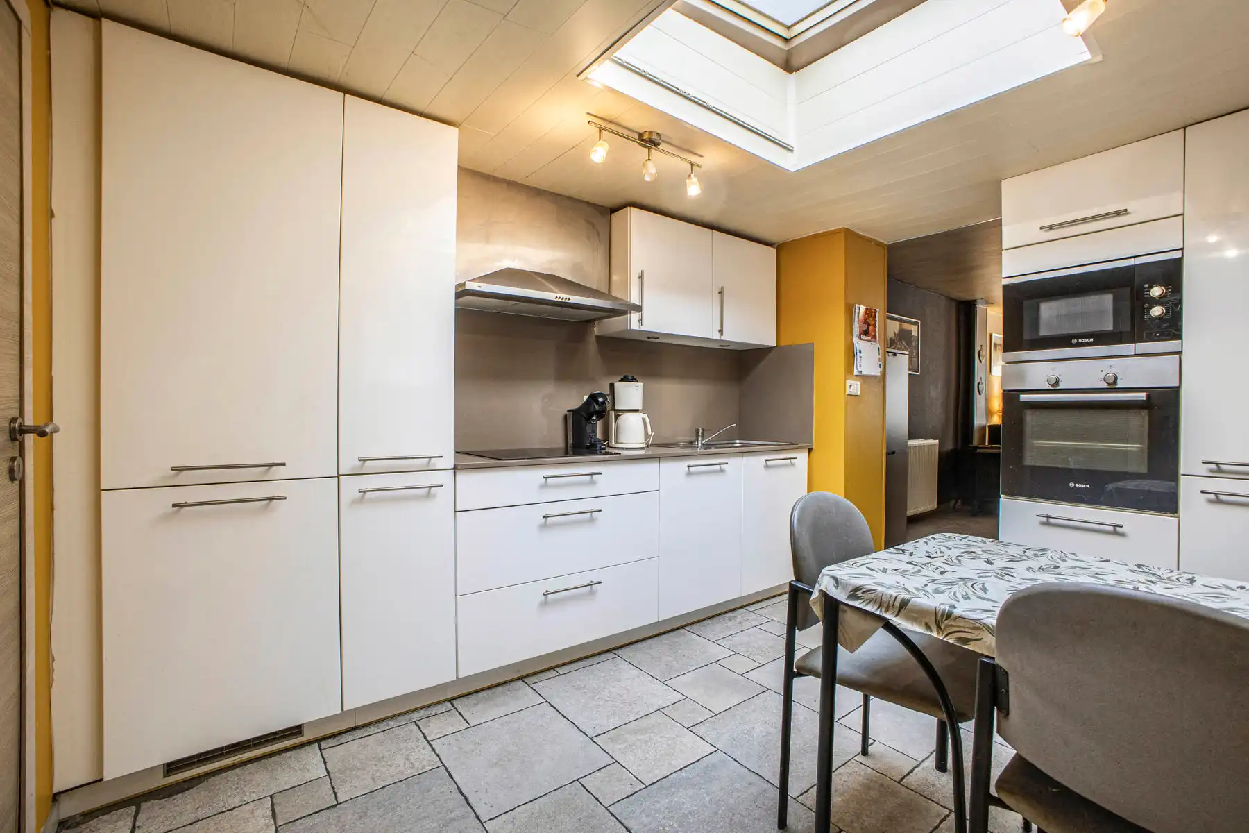Eengezinswoning met 2 slaapkamers, inrichtbare zolder & tuin foto 6