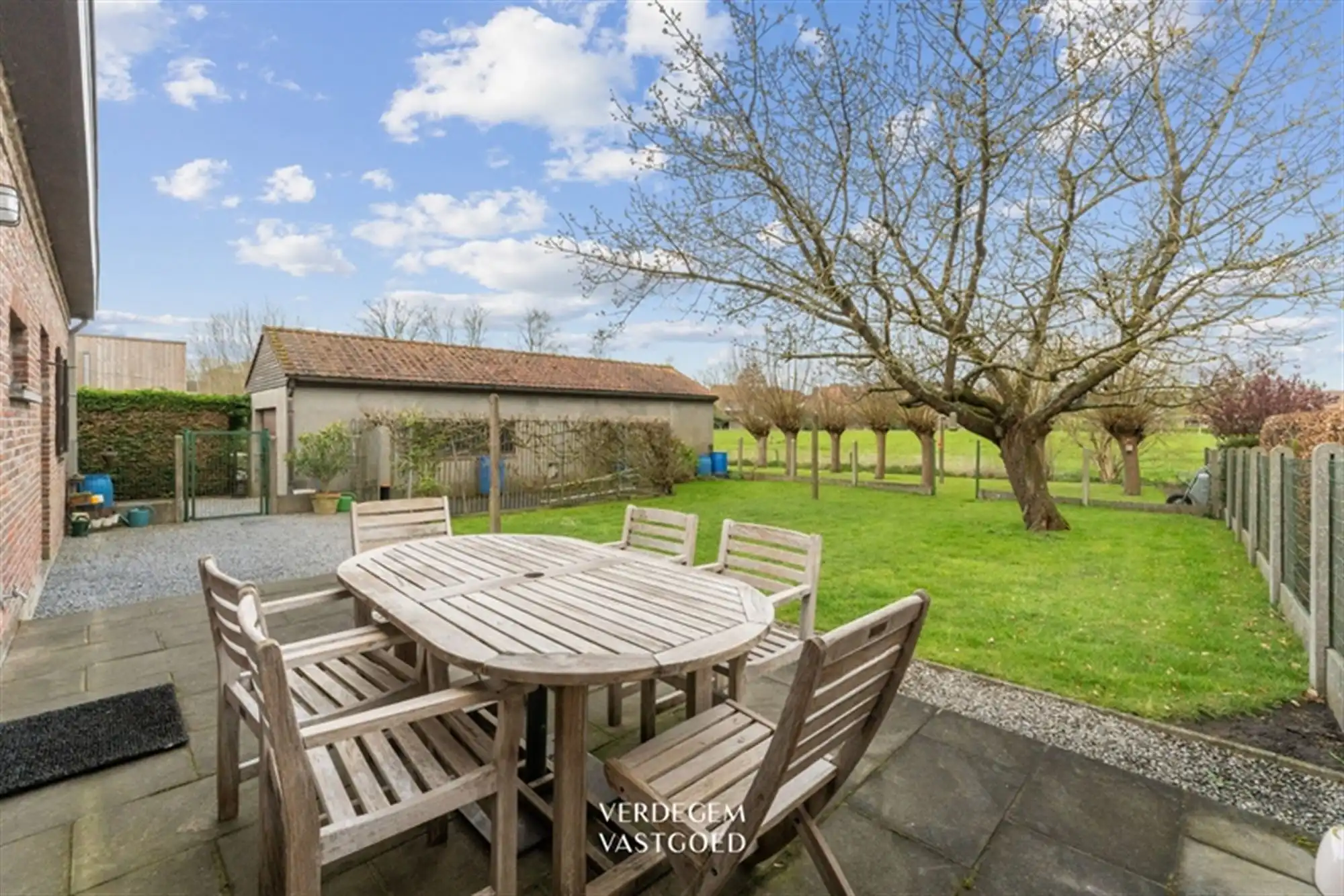 Hoevewoning met schuur en uniek zicht op weilanden en knotwilgen foto 20
