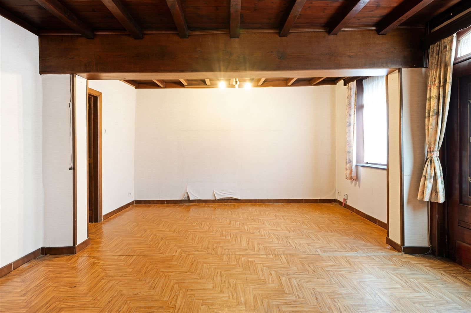 Volledig te renoveren woning met tuin en extra weide met garage foto 5
