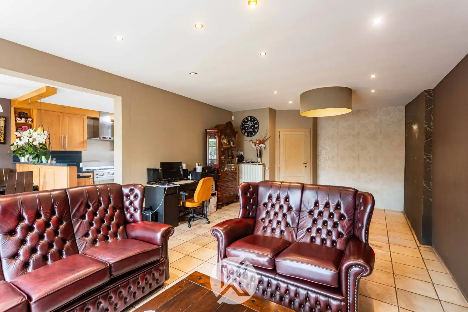 Ruime woning met veel potentieel in centrum Herzele foto 9