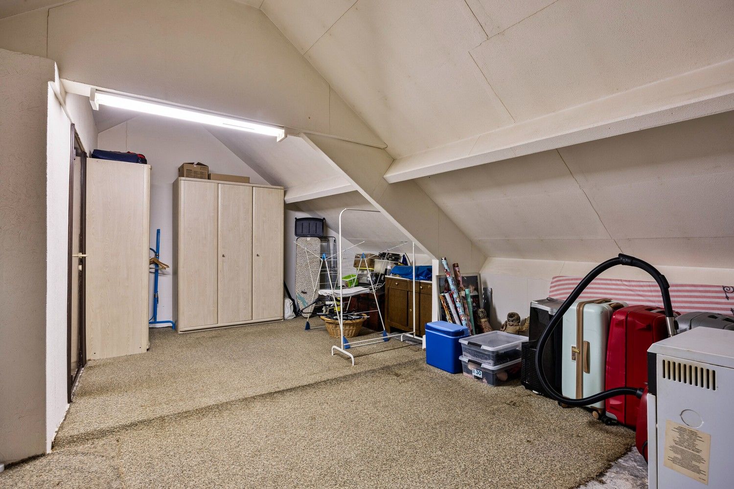 Restaurant ‘Het Heukske’ met bovenliggende woonst te koop in het gezellige Kanne, Riemst. foto 32