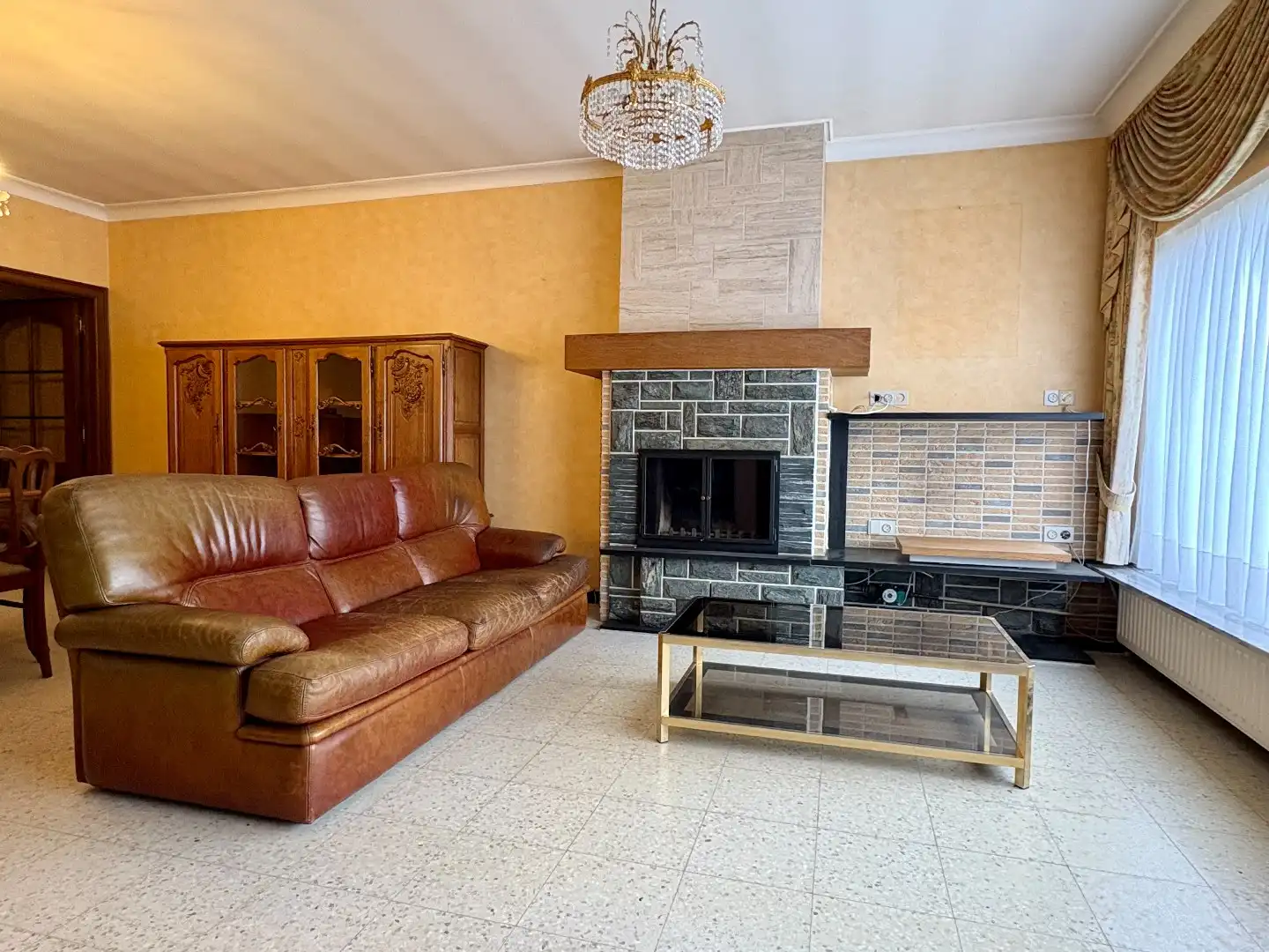 Gelijkvloerse woning op 408m² met 3slks, garage en tuin. foto 2