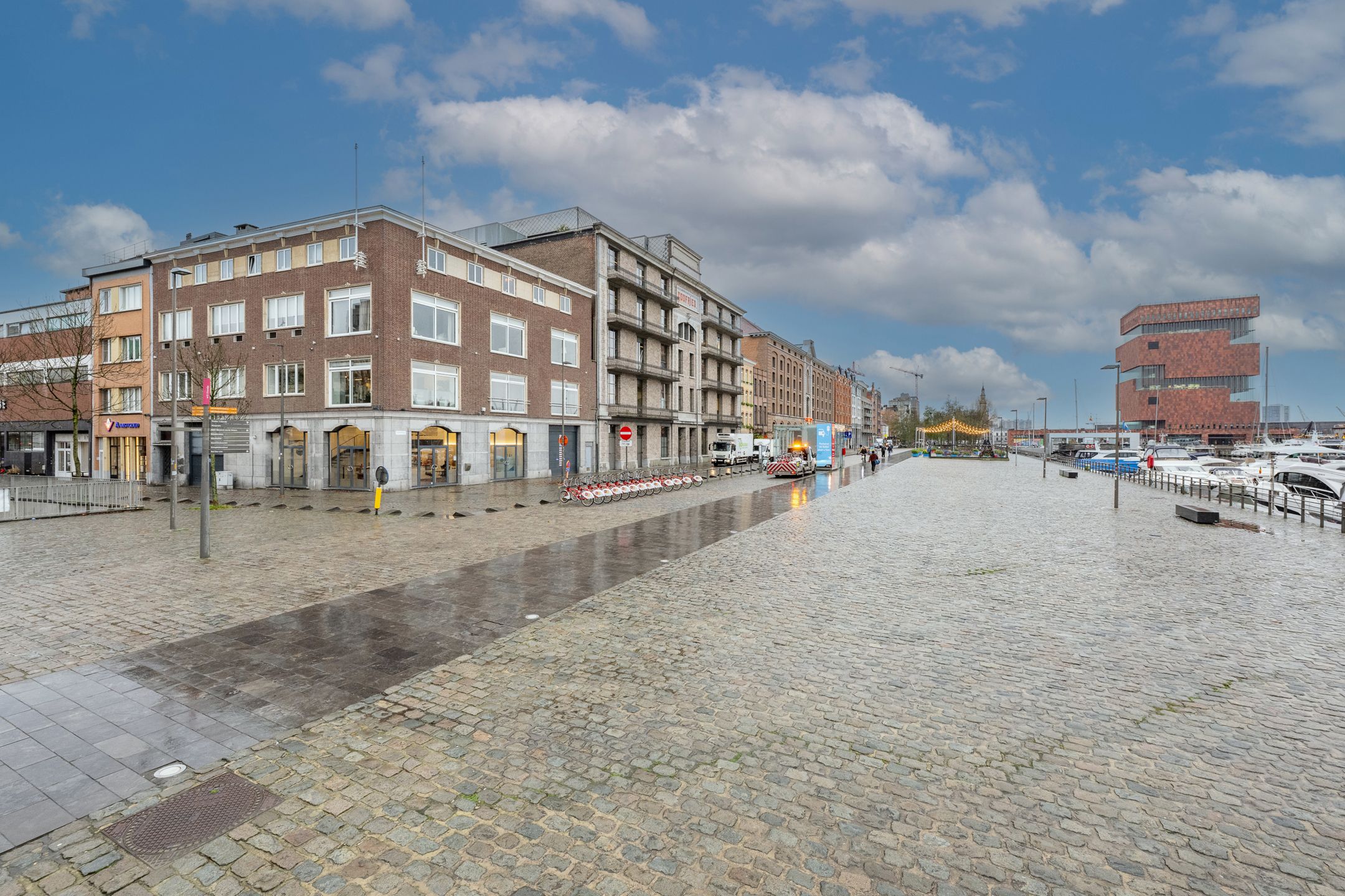 Exclusief kantoor met mezzanine op toplocatie  foto {{pictureIndex}}