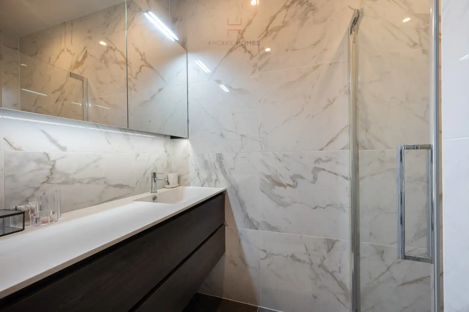 Stijlvol en instapklaar appartement  op toplocatie, dichtbij van strand te Duinbergen. foto 17