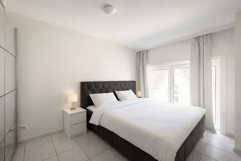 Energiezuinig 2 slaapkamer appartement vlakbij grote markt Ieper. foto 5