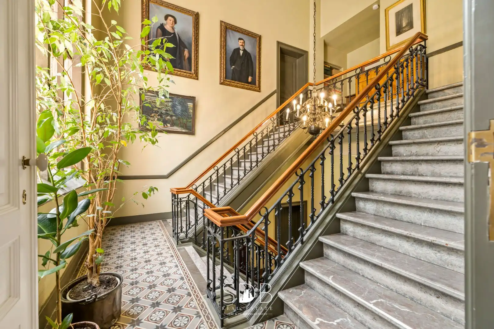 Prachtig kasteel met omringend park, weilanden en stalgebouw op circa 5hectare foto 14