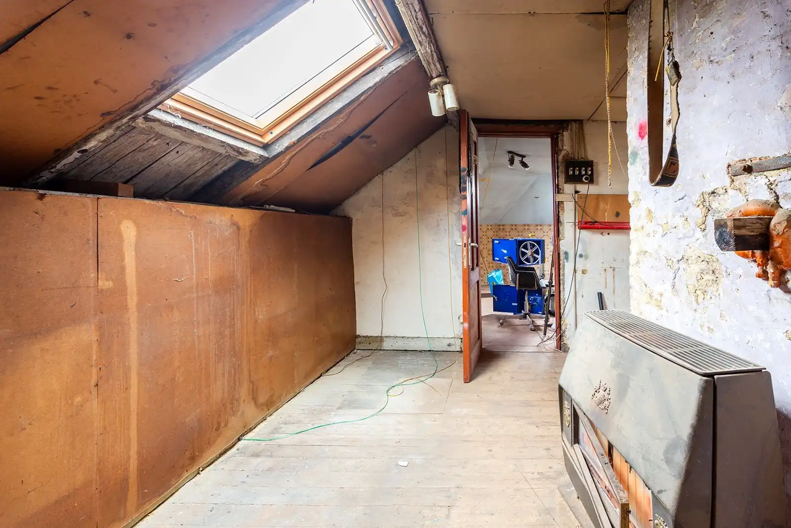 Te renoveren hoekwoning met garage foto 11