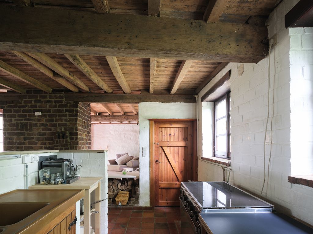 Dikkelvenne – Terrein van 2.179 m² met op heden nog een te renoveren hoeve, omgeven door groen en weides. foto 9