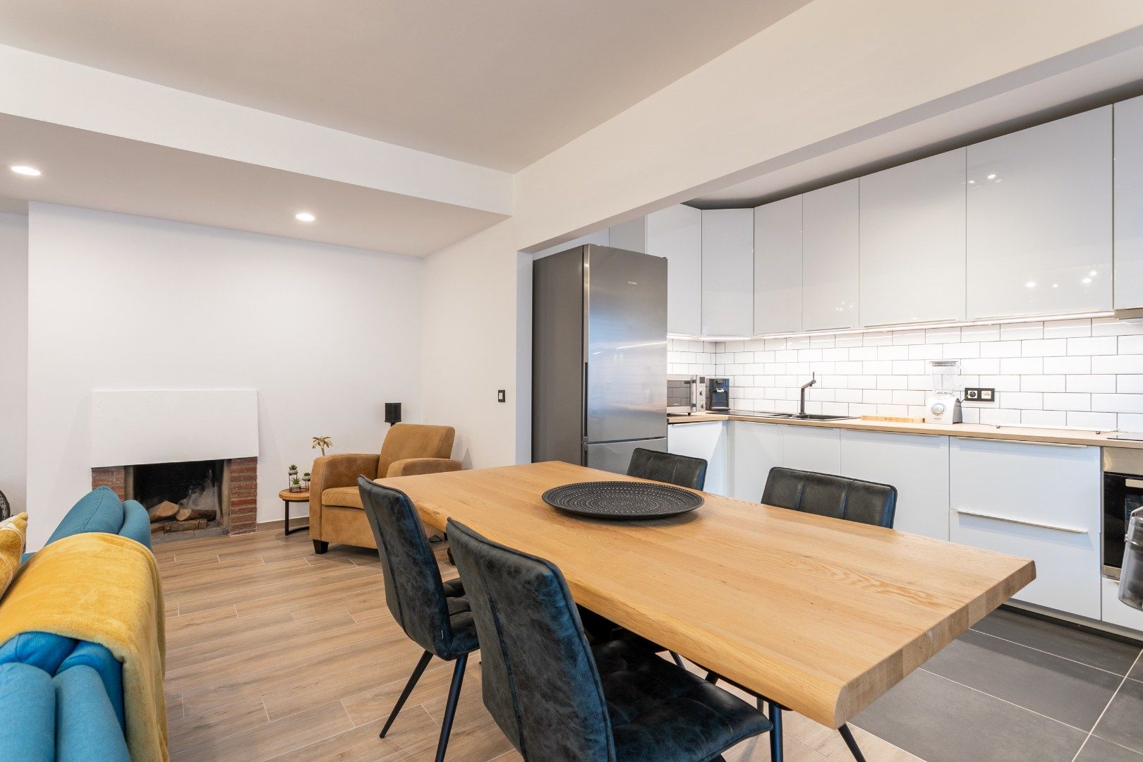 Instapklaar 2k-app in het centrum van Halle, met balkon en kelder foto 8