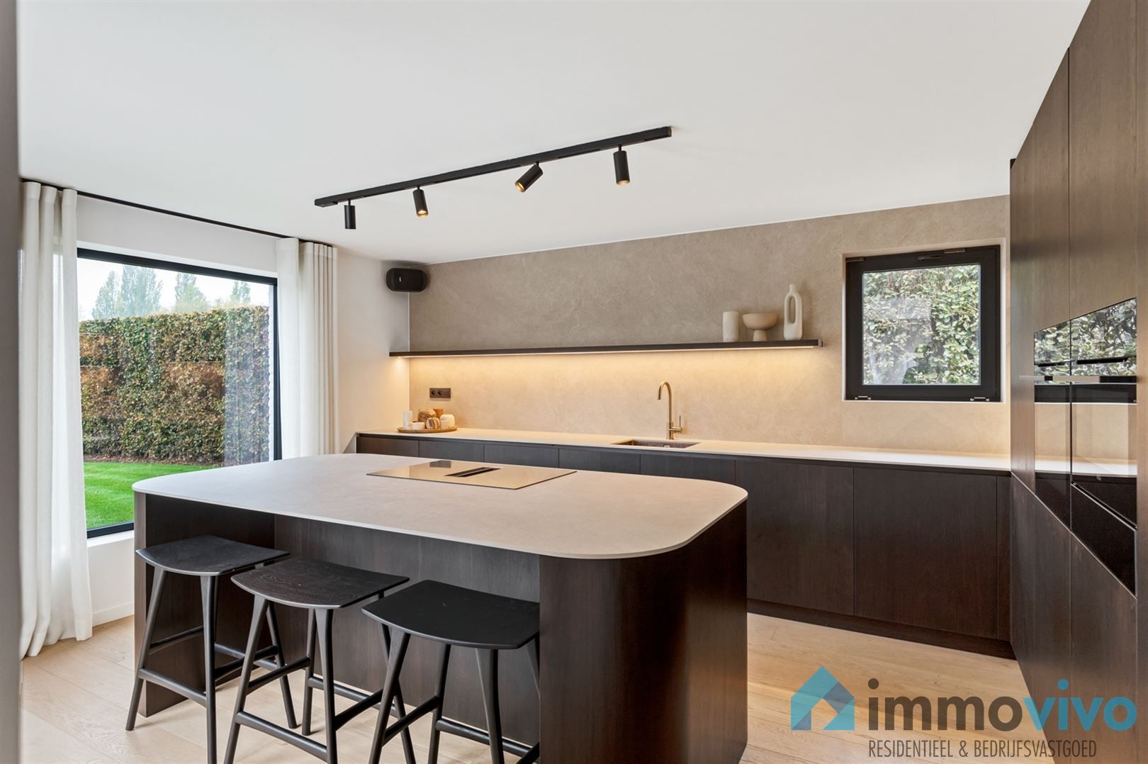 Hoogwaardig gerenoveerde villa met poolhouse en zwembad foto 3