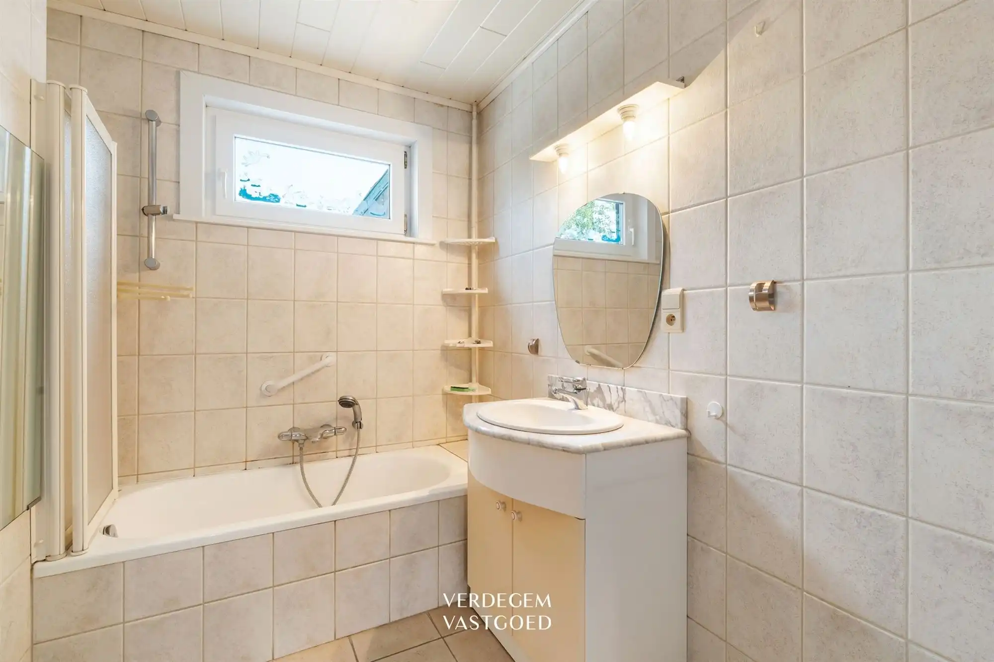 Halfopen woning op een terrein van 787m², te renoveren foto 12