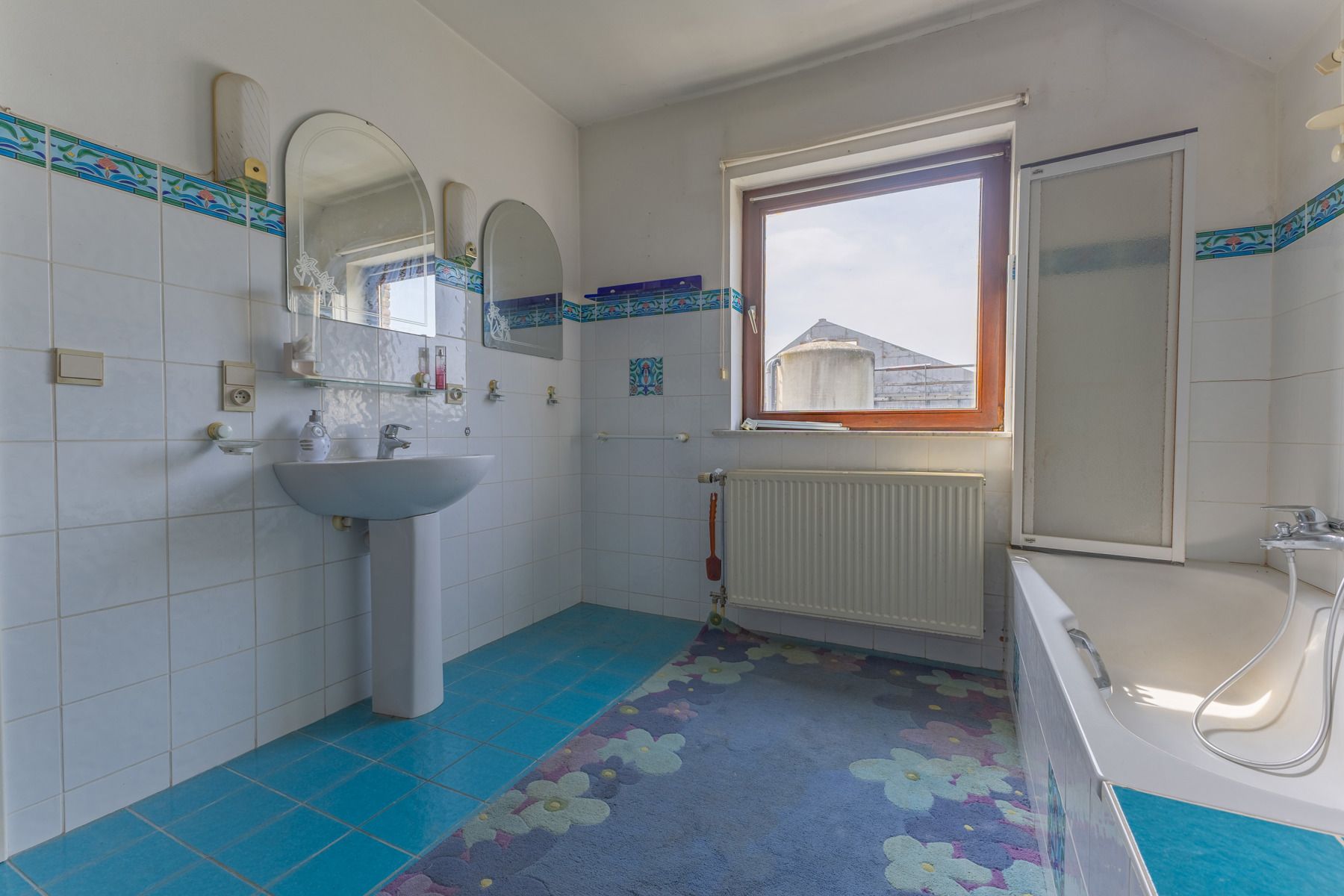Landelijk gelegen woning met 3 slaapkamers en garage foto 17