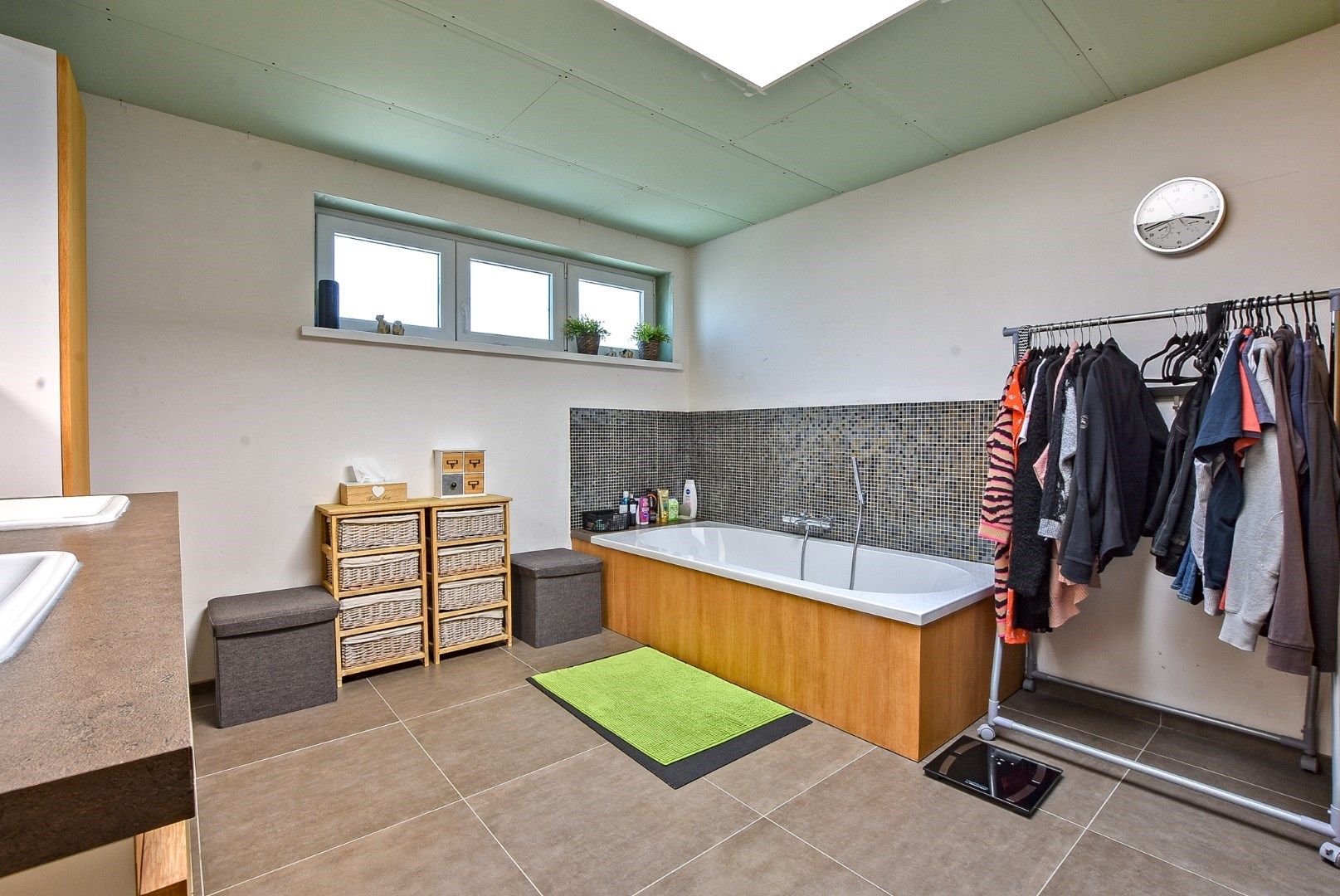 Stijlvol gerenoveerde woning met 4/5 slaapkamers en 2 garages te Diksmuide! foto 17
