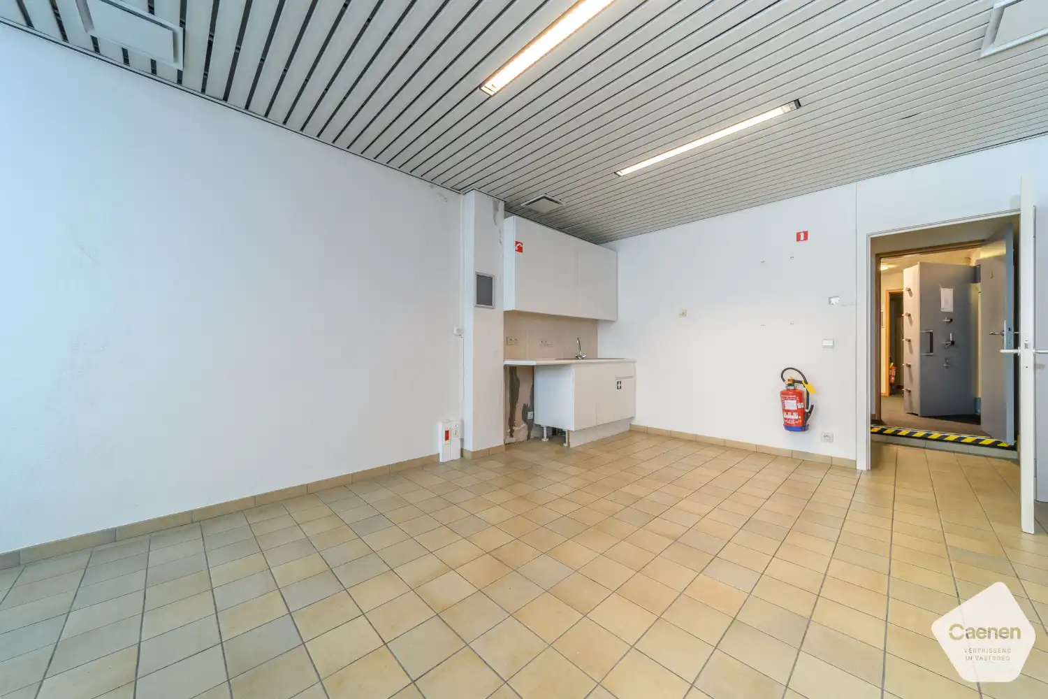 Veurne: Imposant multifunctioneel gebouw op toplocatie op de historische Grote Markt van Veurne foto 11