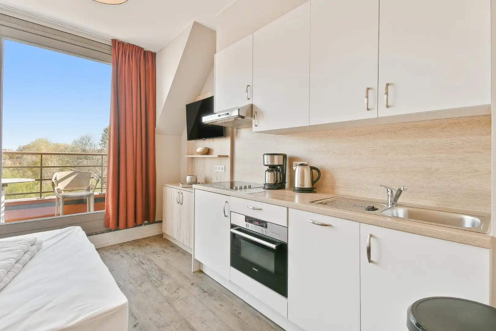 Vernieuwd gemeubeld vakantieappartement foto 3
