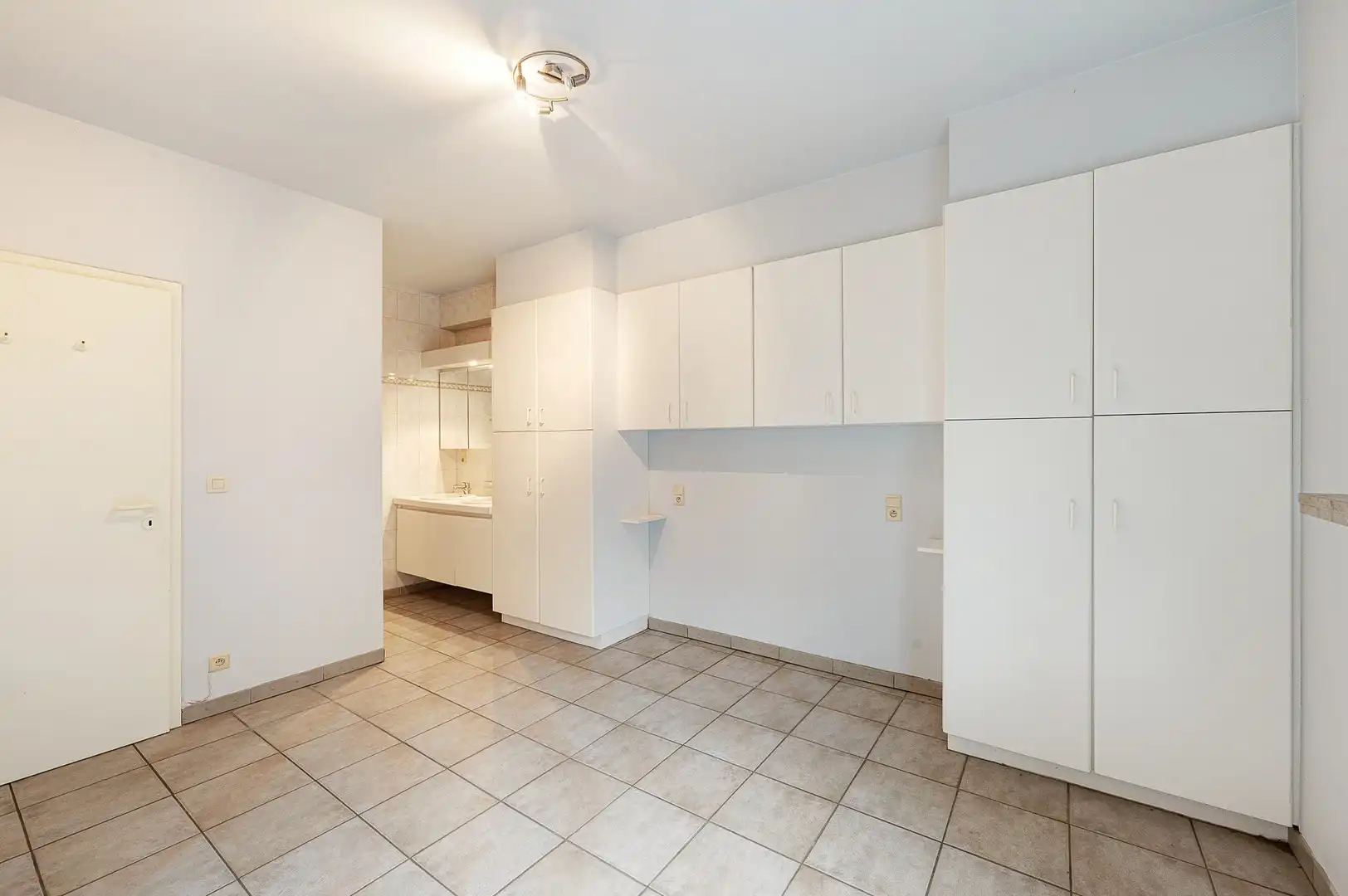 Te renoveren gelijkvloers appartement op topligging nabij het Rubensplein. foto 12