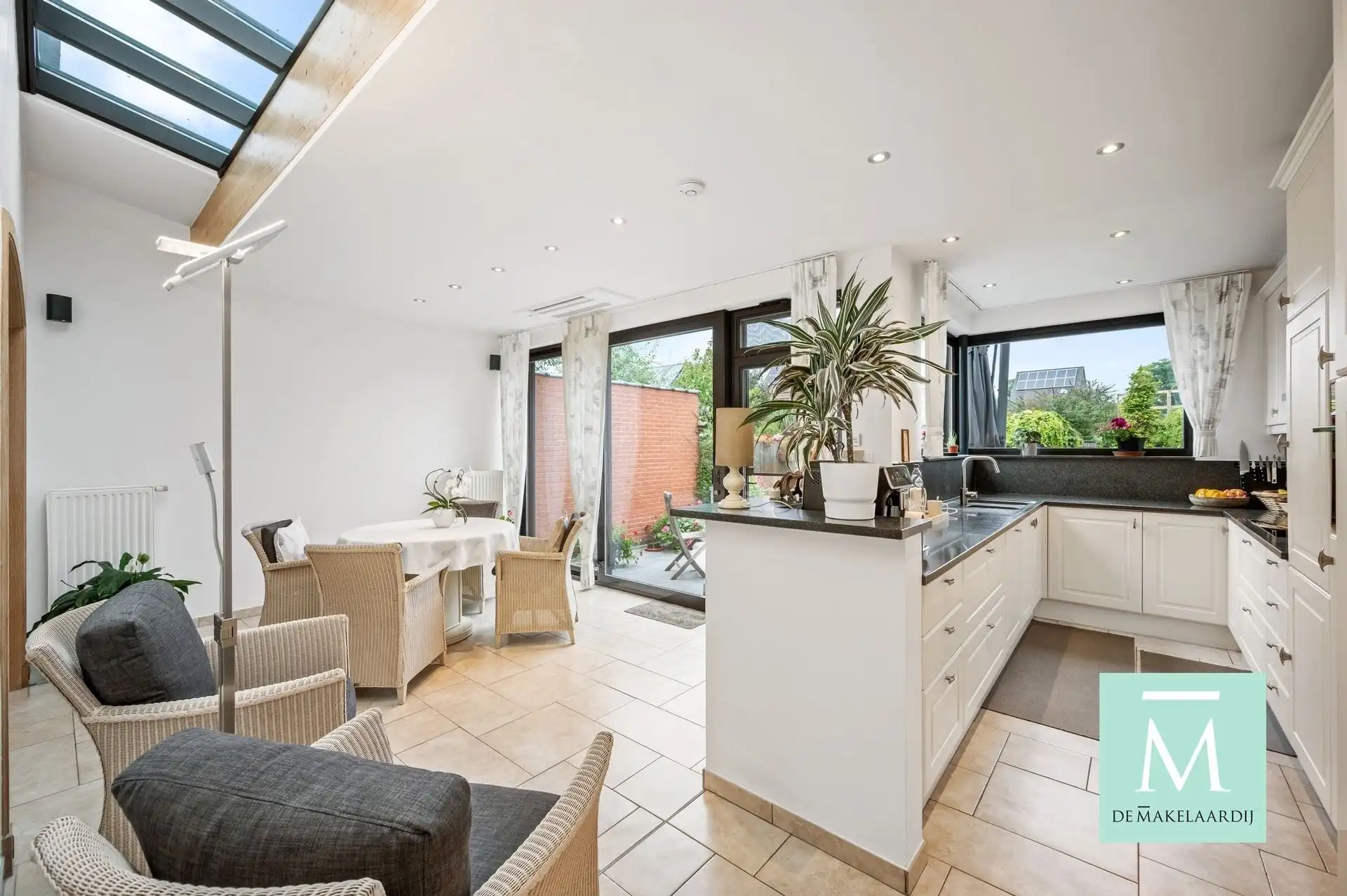 Volledig gerenoveerde woning met aangename tuin  foto 11