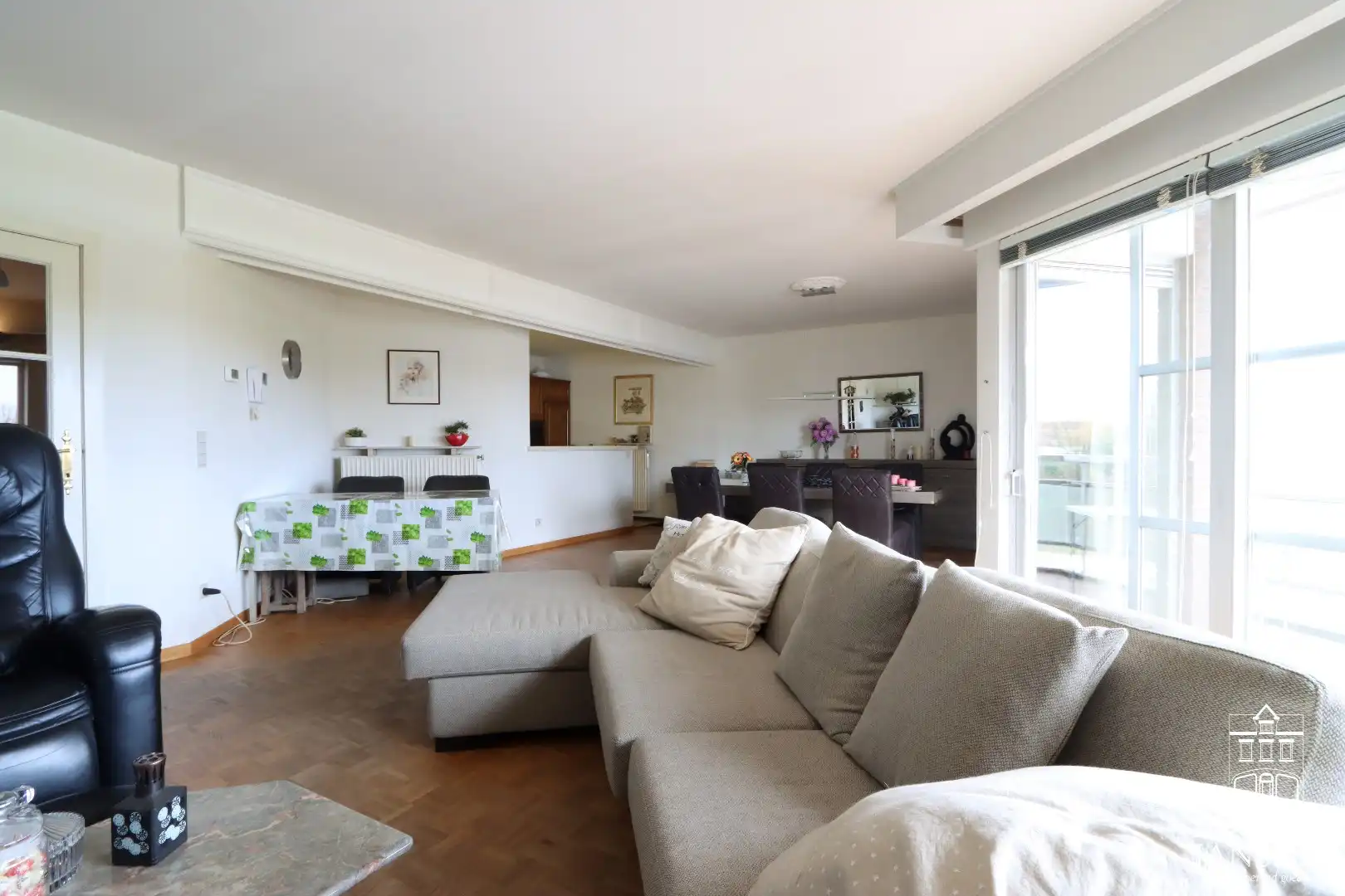 Ruim en instapklaar appartement met terras vlakbij het centrum foto 4