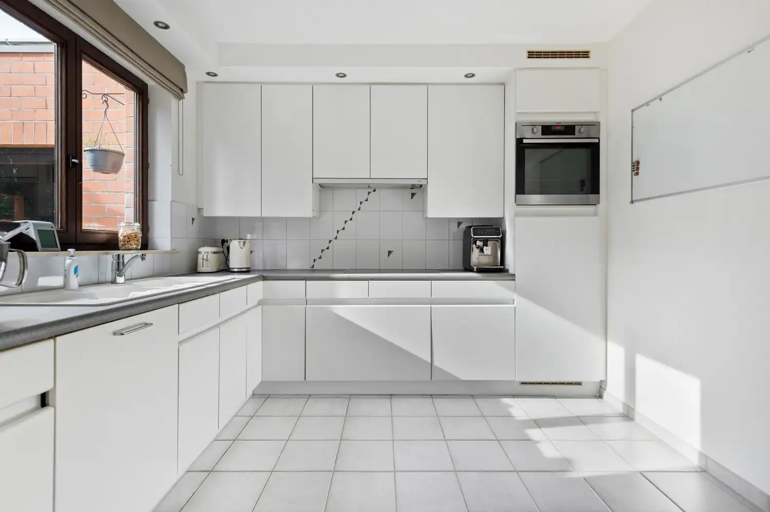 Energiezuinige halfopen woning met 4 slaapkamers en zuidgerichte tuin in Brasschaat foto 9