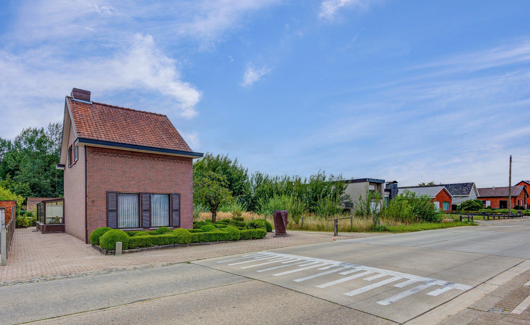 Op te frissen open bebouwing op mooi stuk grond met groot magazijn foto 2