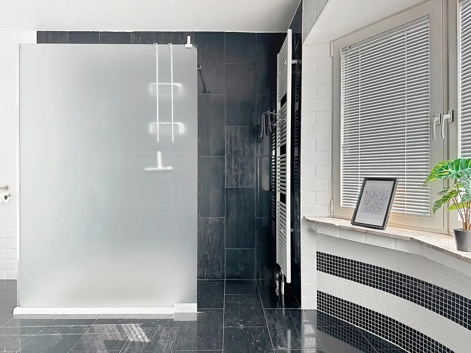 Instapklare, gerenoveerde woning met gezellige koer in hartje Niel! foto 20