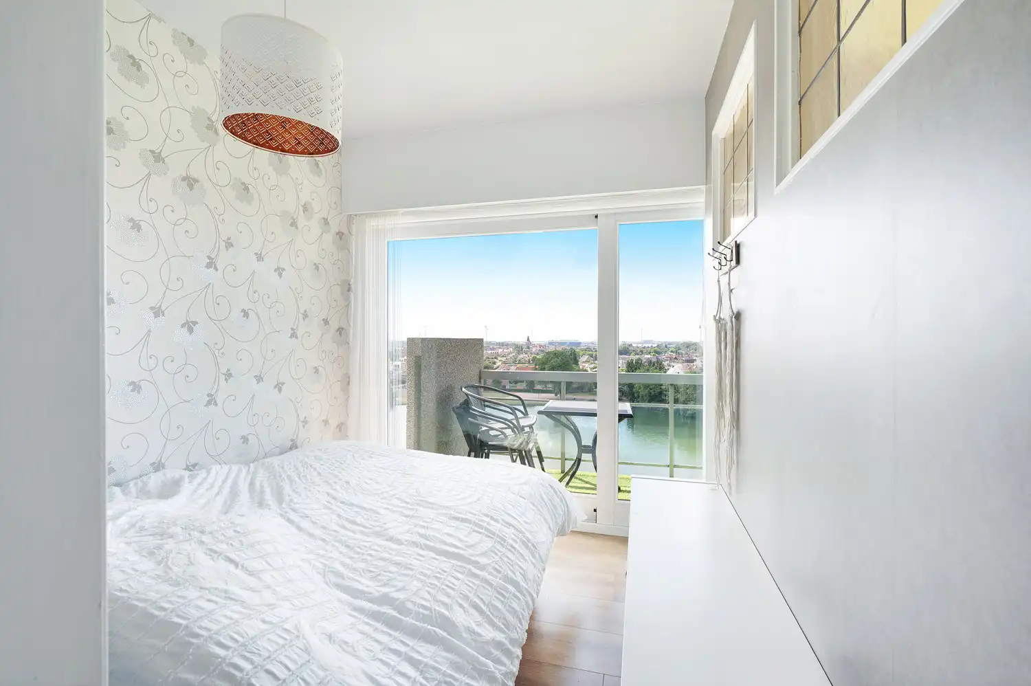 Prachtig gemeubelde vernieuwde studio/appartement met zonnig terras en open zichten foto 18