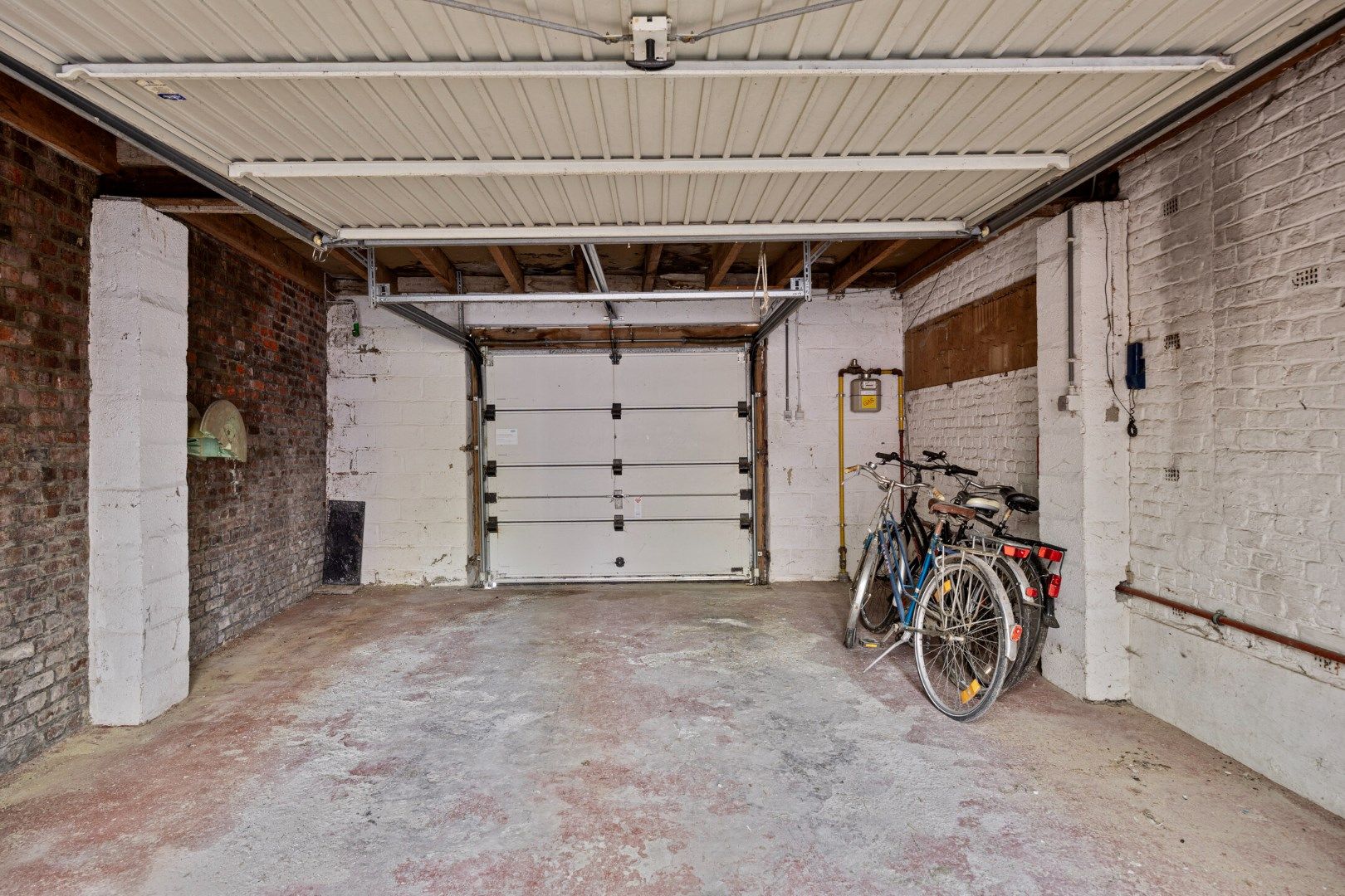 Rijwoning met grote tuin en 3 slaapkamers foto 16