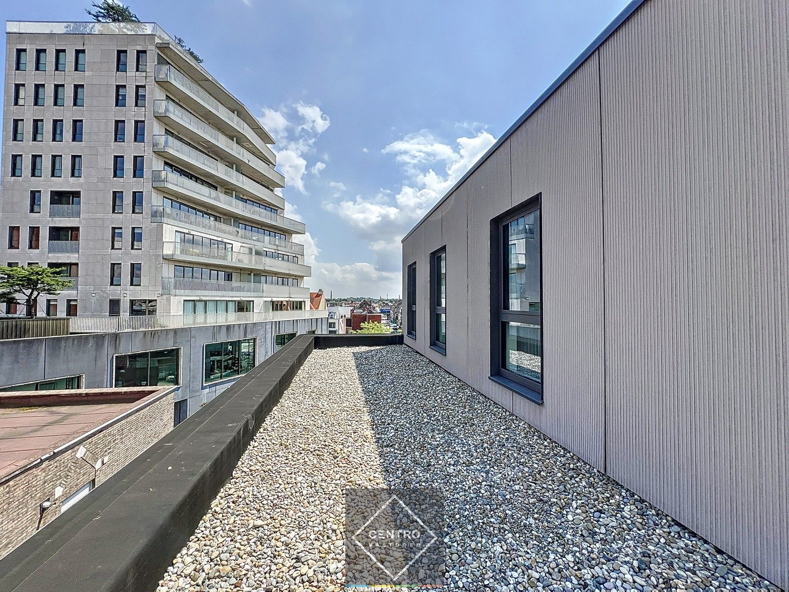 Penthouse (100m²) met RUIME terrassen (33m²) in kleinschalig project pal in het CENTRUM van Kortrijk ! Aankoop aan 6% BTW  mogelijk! foto 23