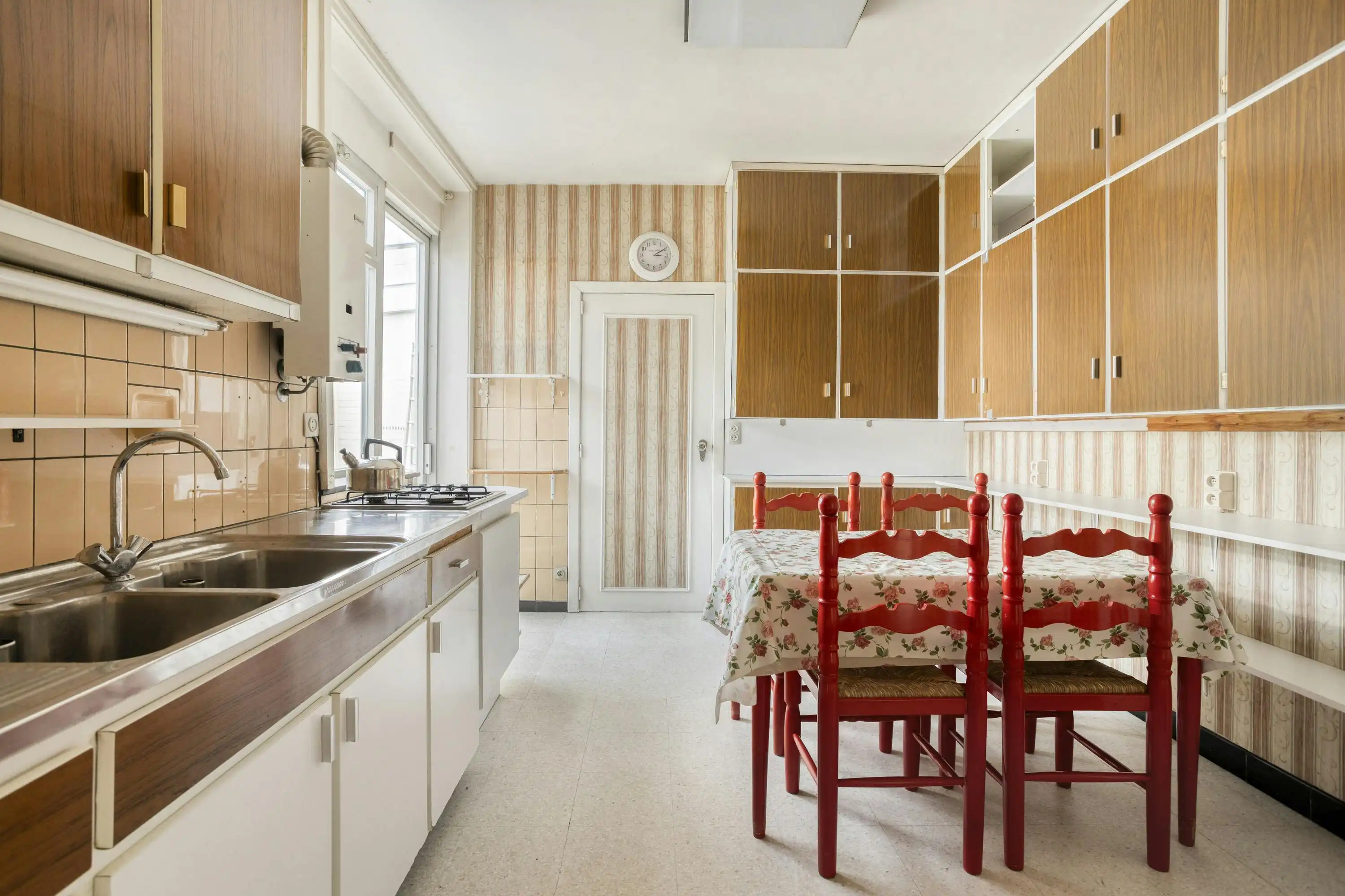 Solide huis met 4 slaapkamers, tuin, garage en kapel te koop foto 7