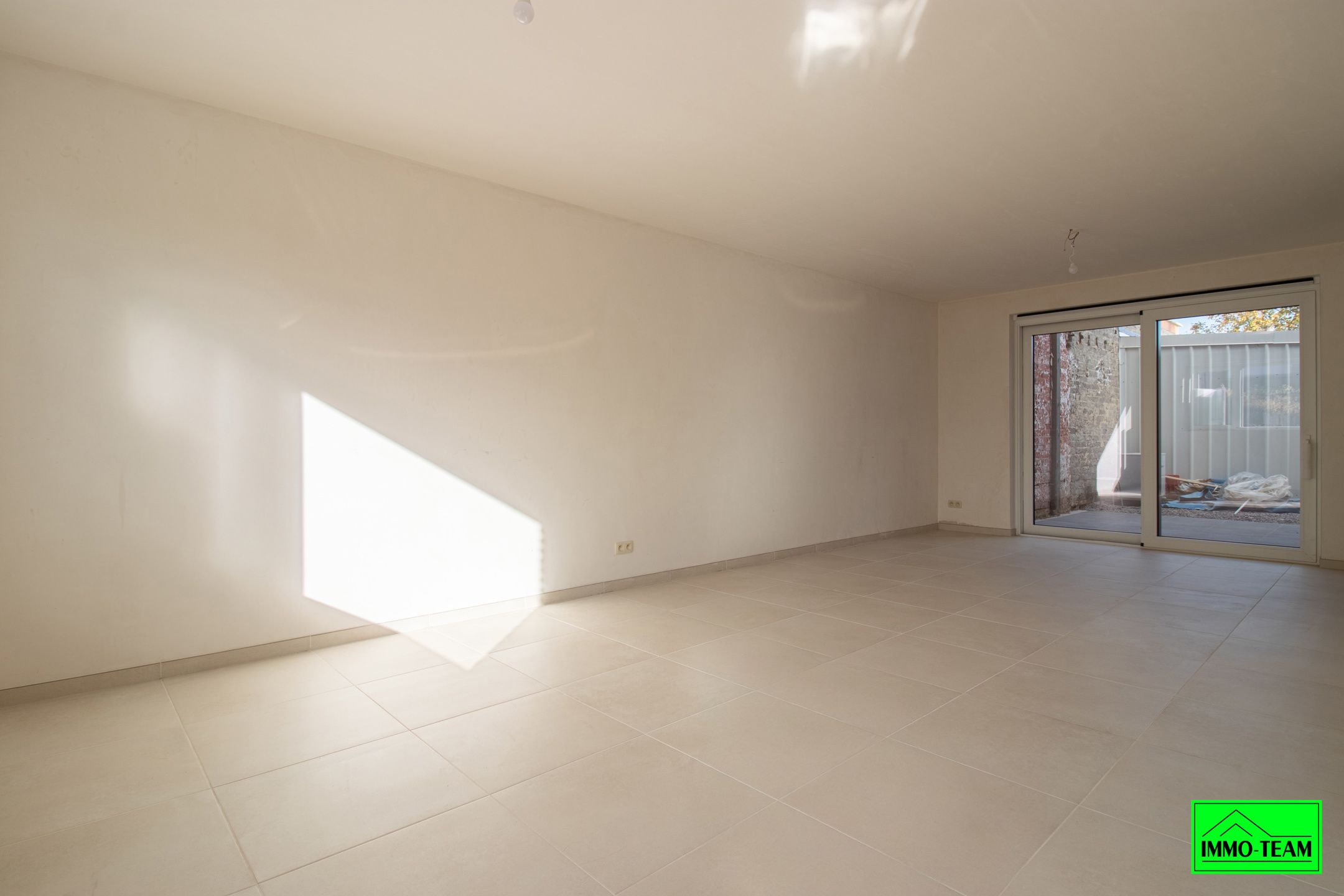 Nieuwbouw gelijkvloers appartement met terras en garage.  foto 10