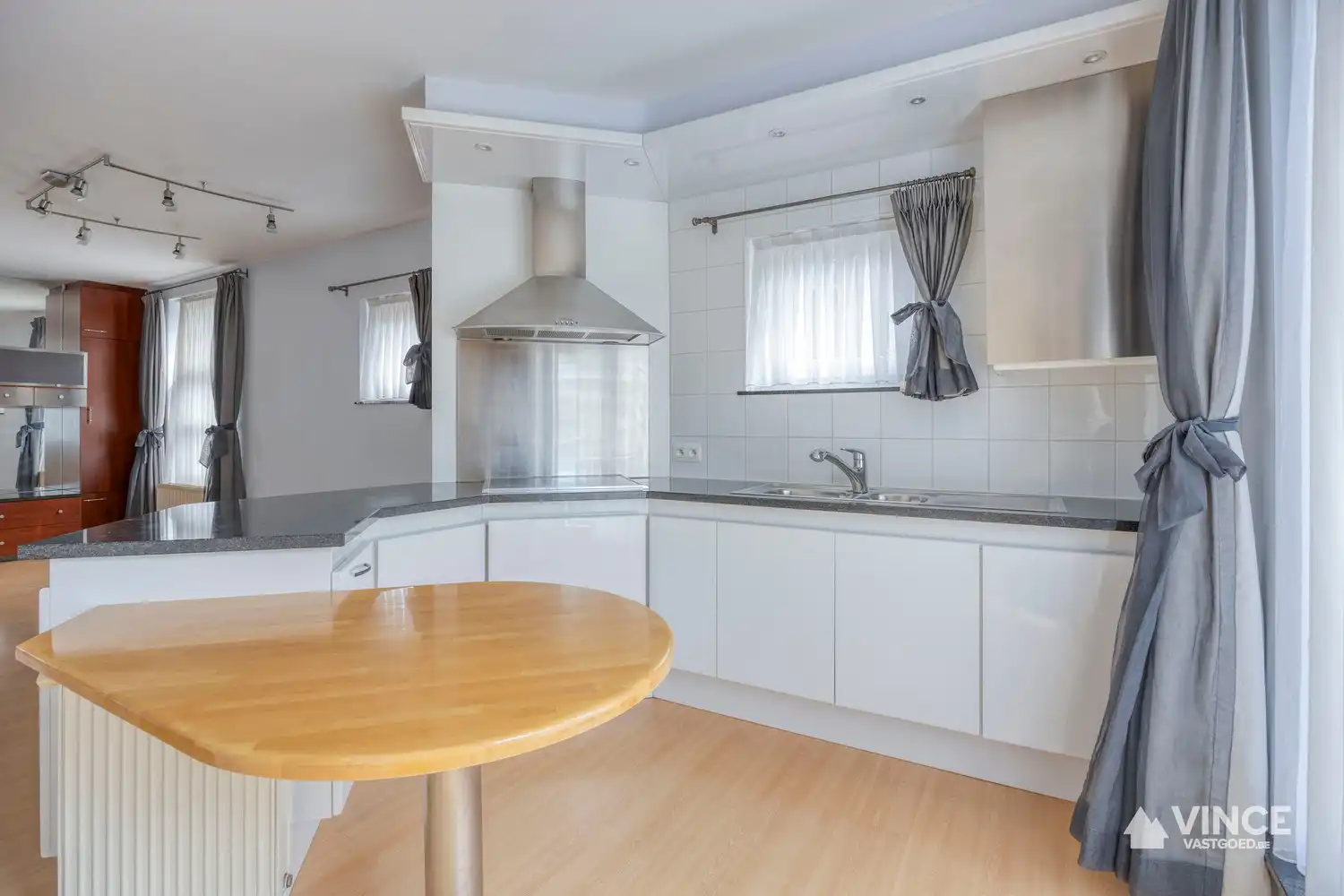 Duplex appartement met zonnig terras en garage foto 5