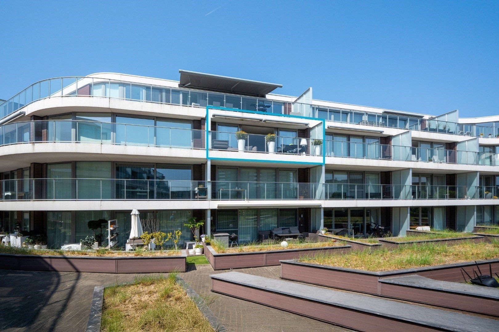 2-slaapkamerappartement met zonovergoten terrassen, hoogwaardige afwerking en topligging nabij zee foto 5