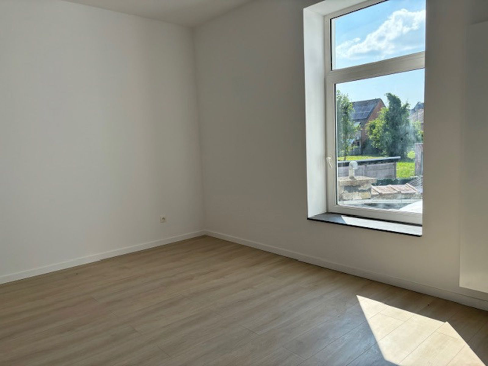 Volledig rerenoveerde woning 5 slpks 2 badks centrum Landen foto 16