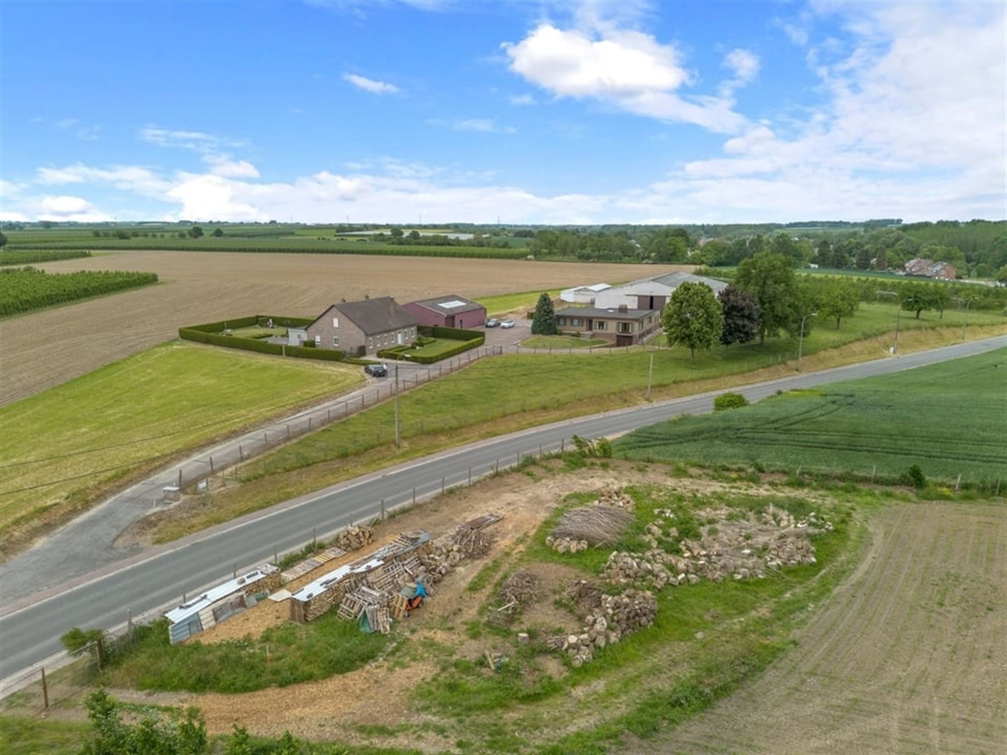 RUIME GEZINSWONING MET LOODS EN WEIDE OP 1,1 HECTARE IN HET LANDELIJKE SINT-TRUIDEN foto 5