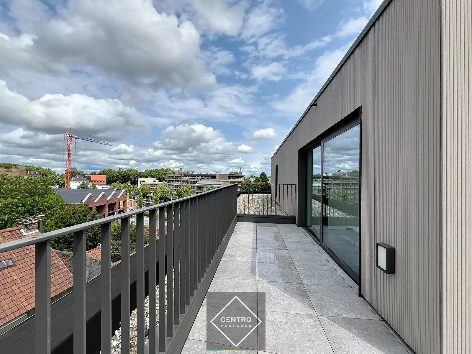 Penthouse (100m²) met RUIME terrassen (33m²) in kleinschalig project pal in het CENTRUM van Kortrijk ! Aankoop aan 6% BTW  mogelijk! foto 24