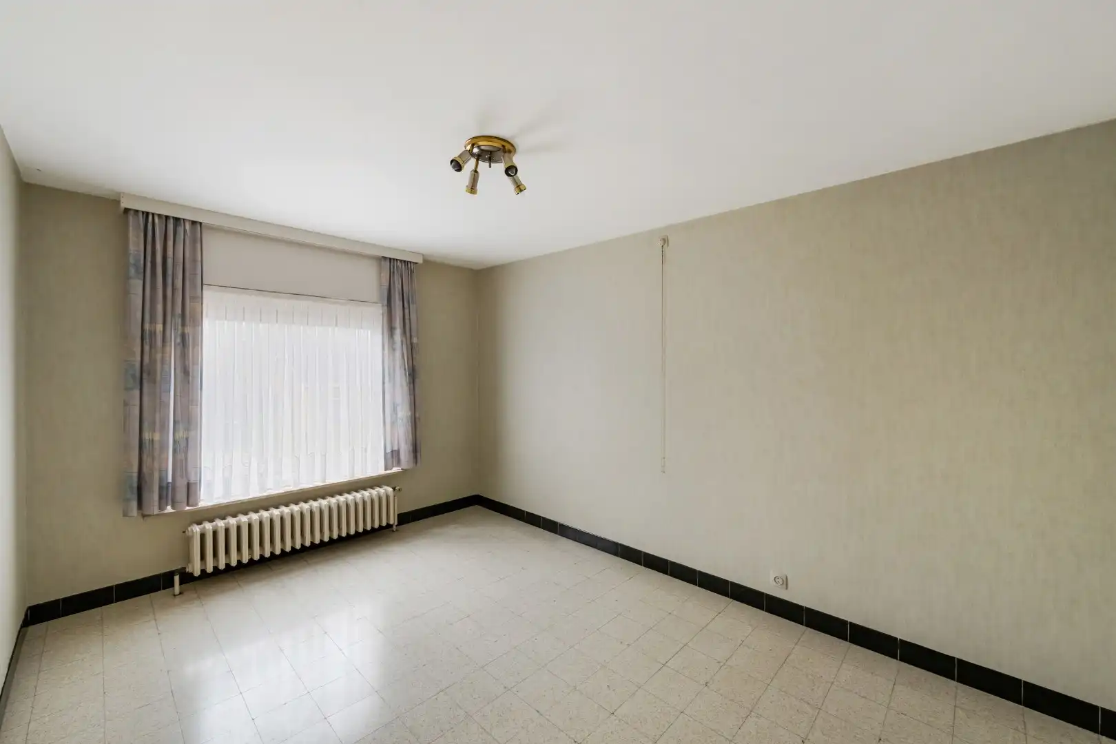 Ruime halfopen woning met 4 slaapkamers, zonnige tuin en garage met oprit in Dadizele foto 12