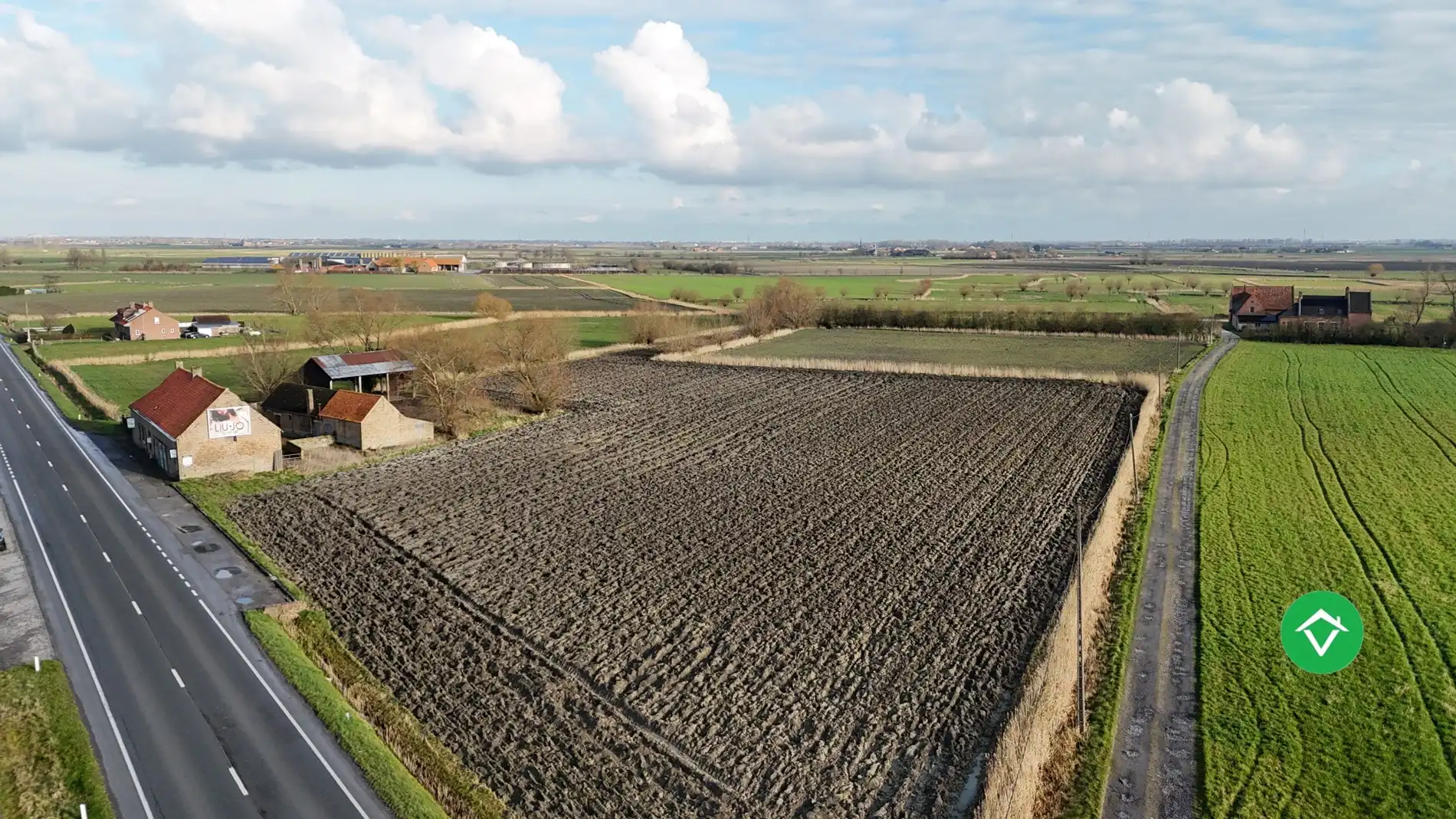Te herbouwen of te slopen hoeve op ruim perceel in landelijke omgeving foto 13