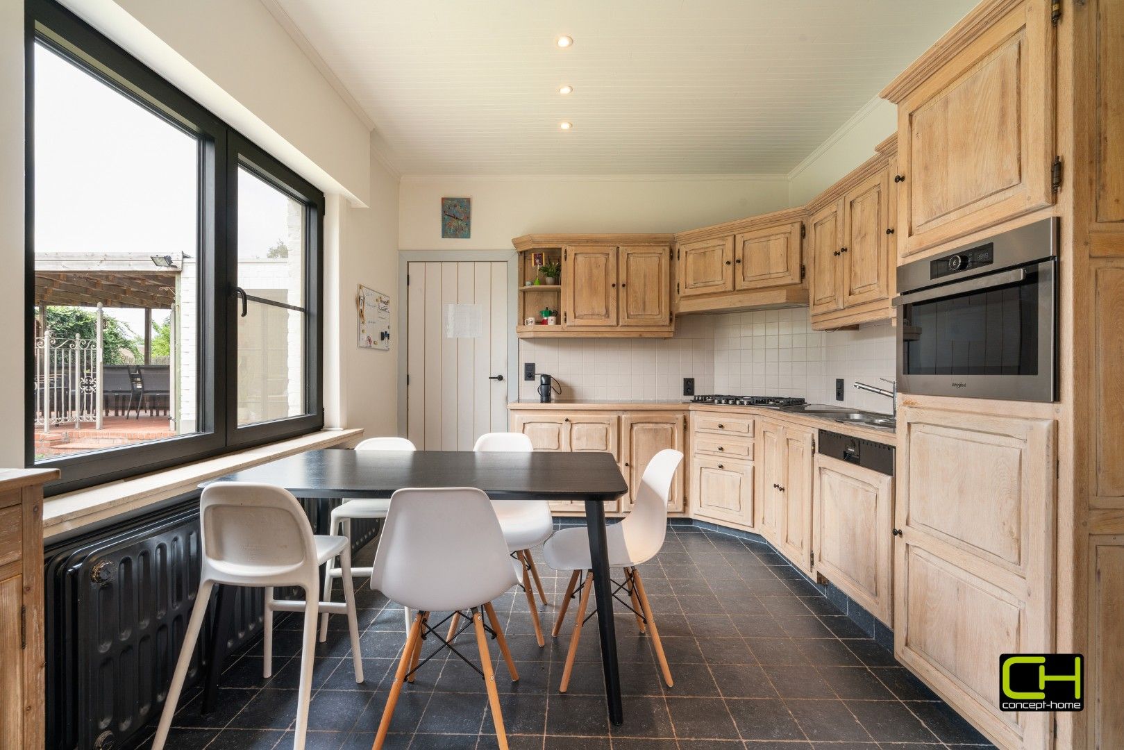 Moderne woning met drie slaapkamers en praktijkruimte te koop in Lievegem foto 5