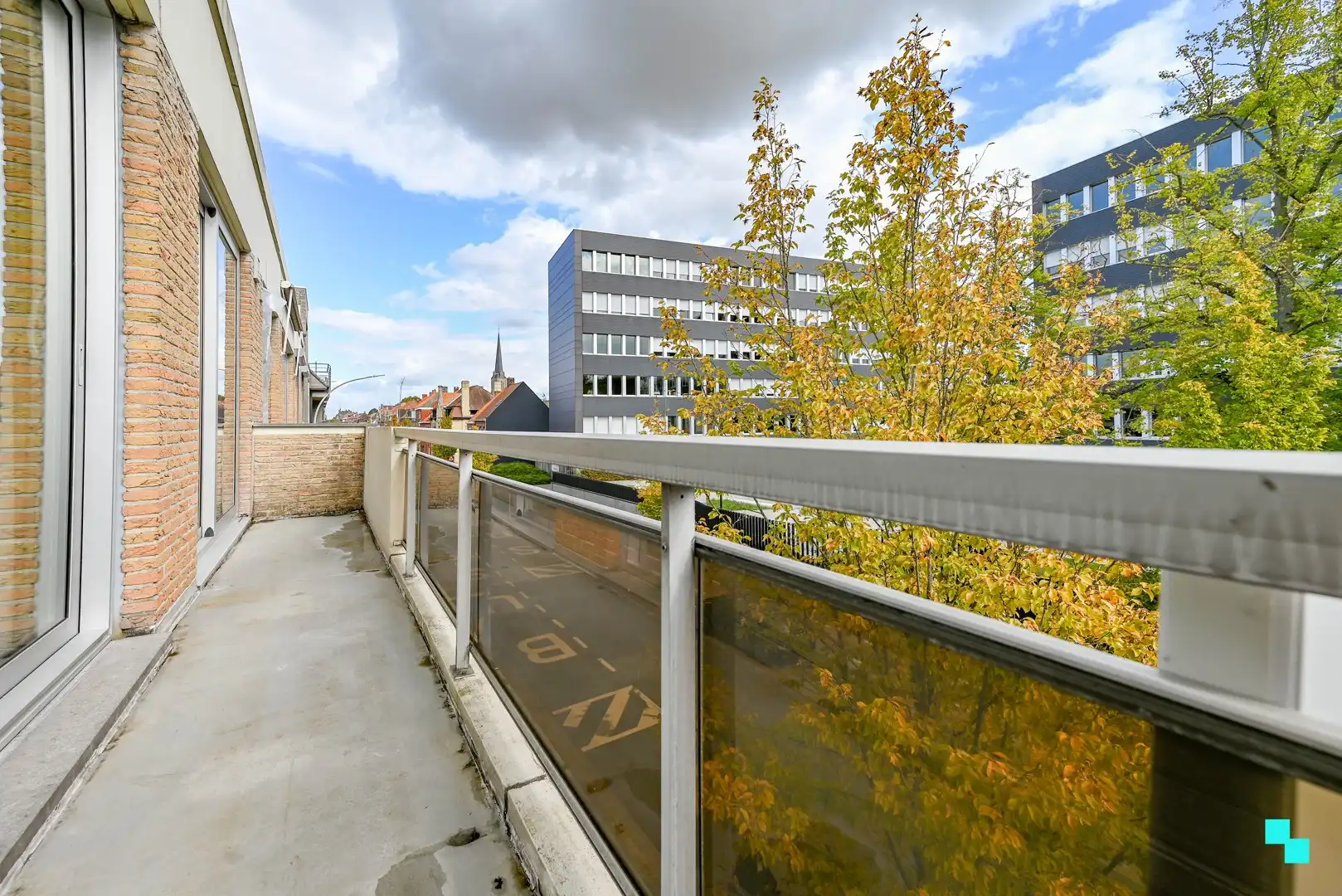 Ruim appartement met ondergrondse autostaanplaats foto 11