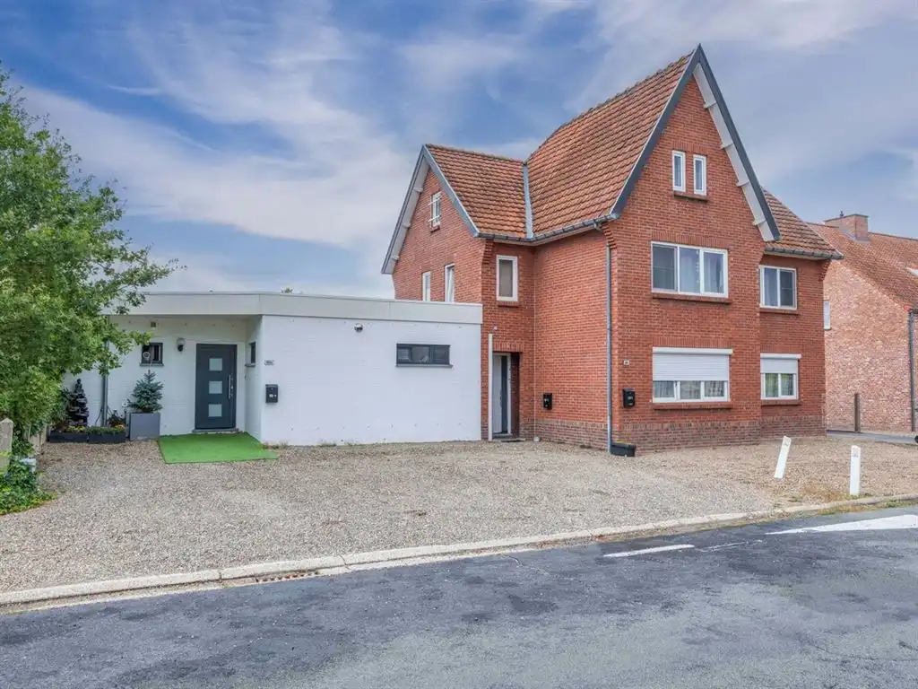 Hoofdfoto van de publicatie: Opbrengsteigendom met 3 verhuurde wooneenheden