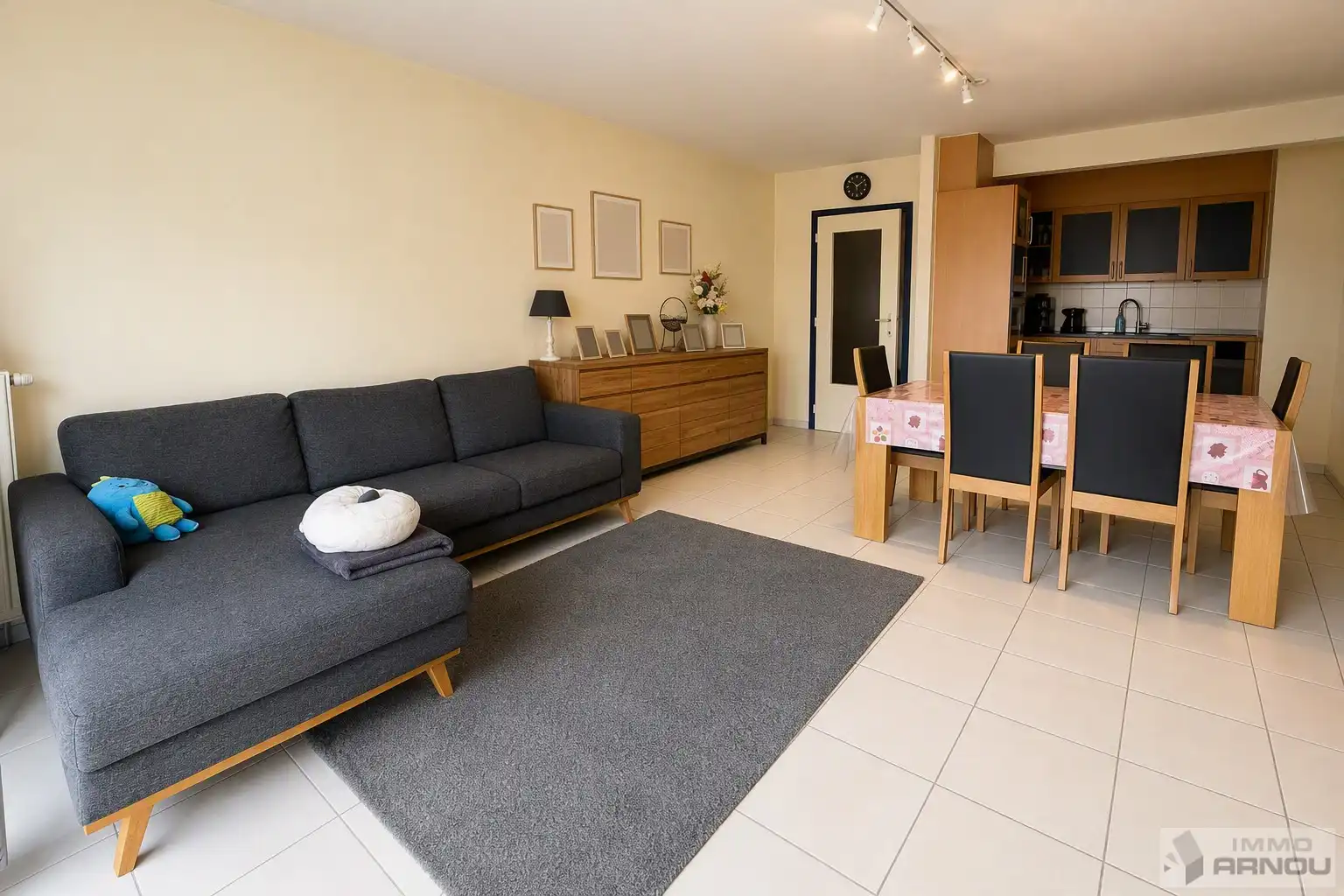 Verzorgd 2-slaapkamerappartement met autostandplaats op toplocatie in Deinze foto 2