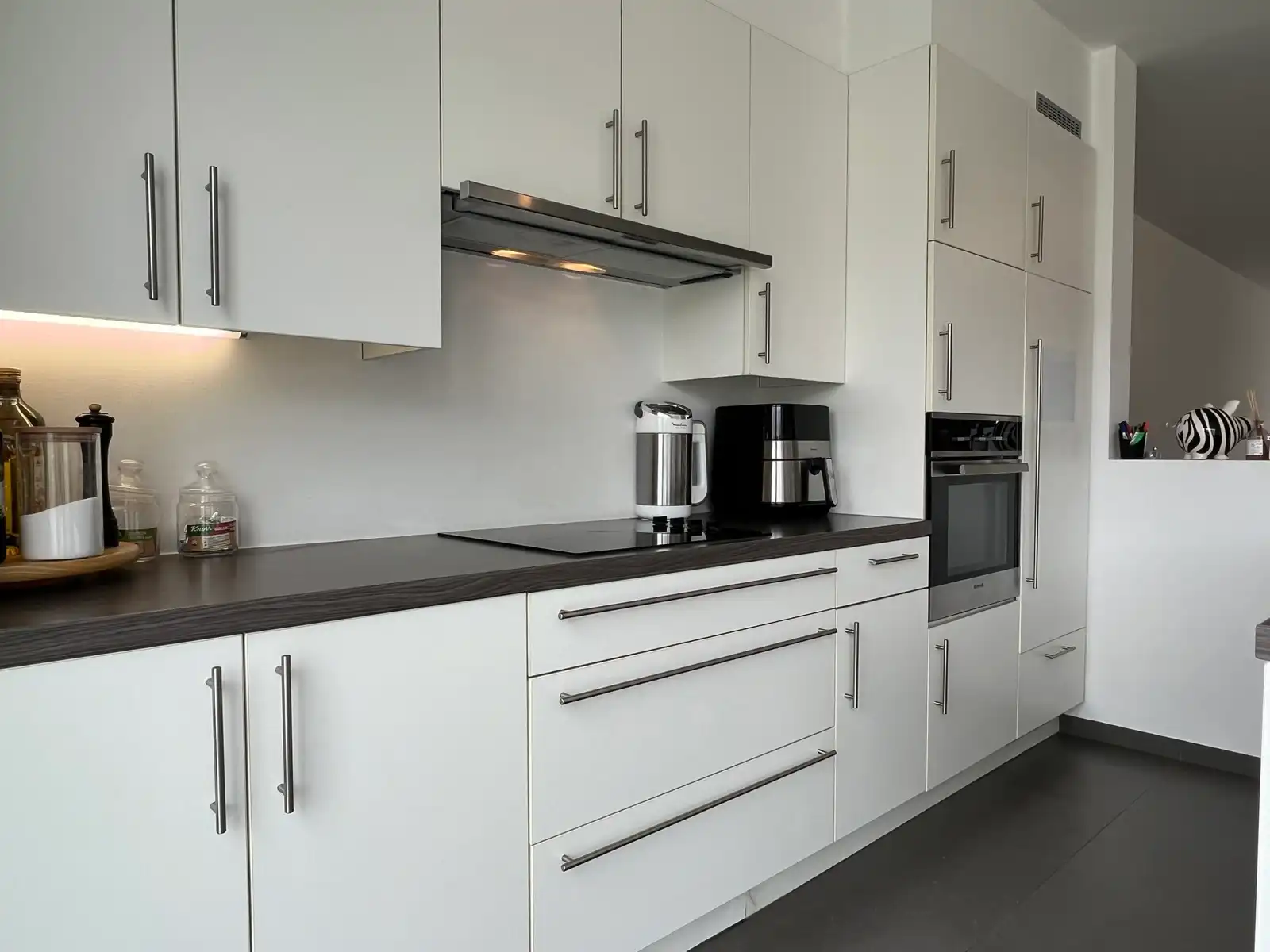 Comfortabele  instapklare woning met drie slaapkamers, tuin en dubbele garage.   foto 5